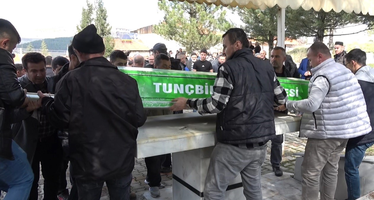 Gözyaşları İle Toprağa Verildi