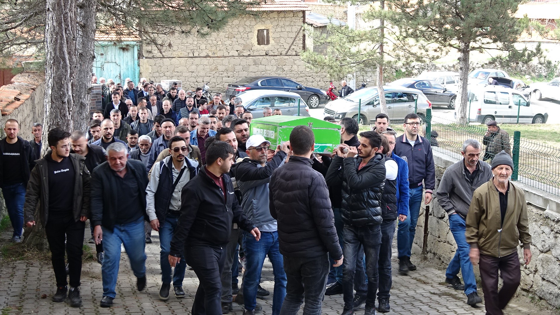 Gözyaşları İle Toprağa Verildi