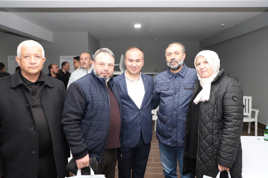 "AK PARTİ MİLLETE HİZMET DAVASIDIR"