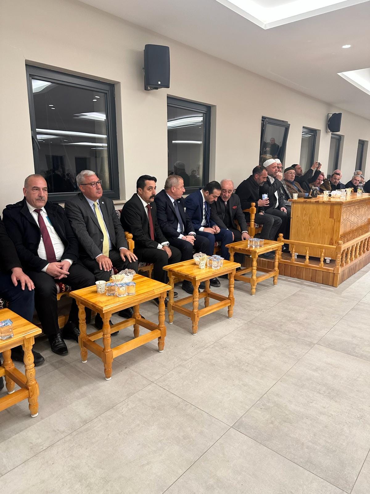 Olgun  Hamidi'nin cenazesine katıldı