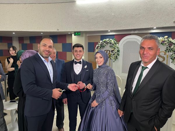 AK Partili Eroğlu Genç Çifti Mutlu Günlerinde Yalnız Bırakmadı