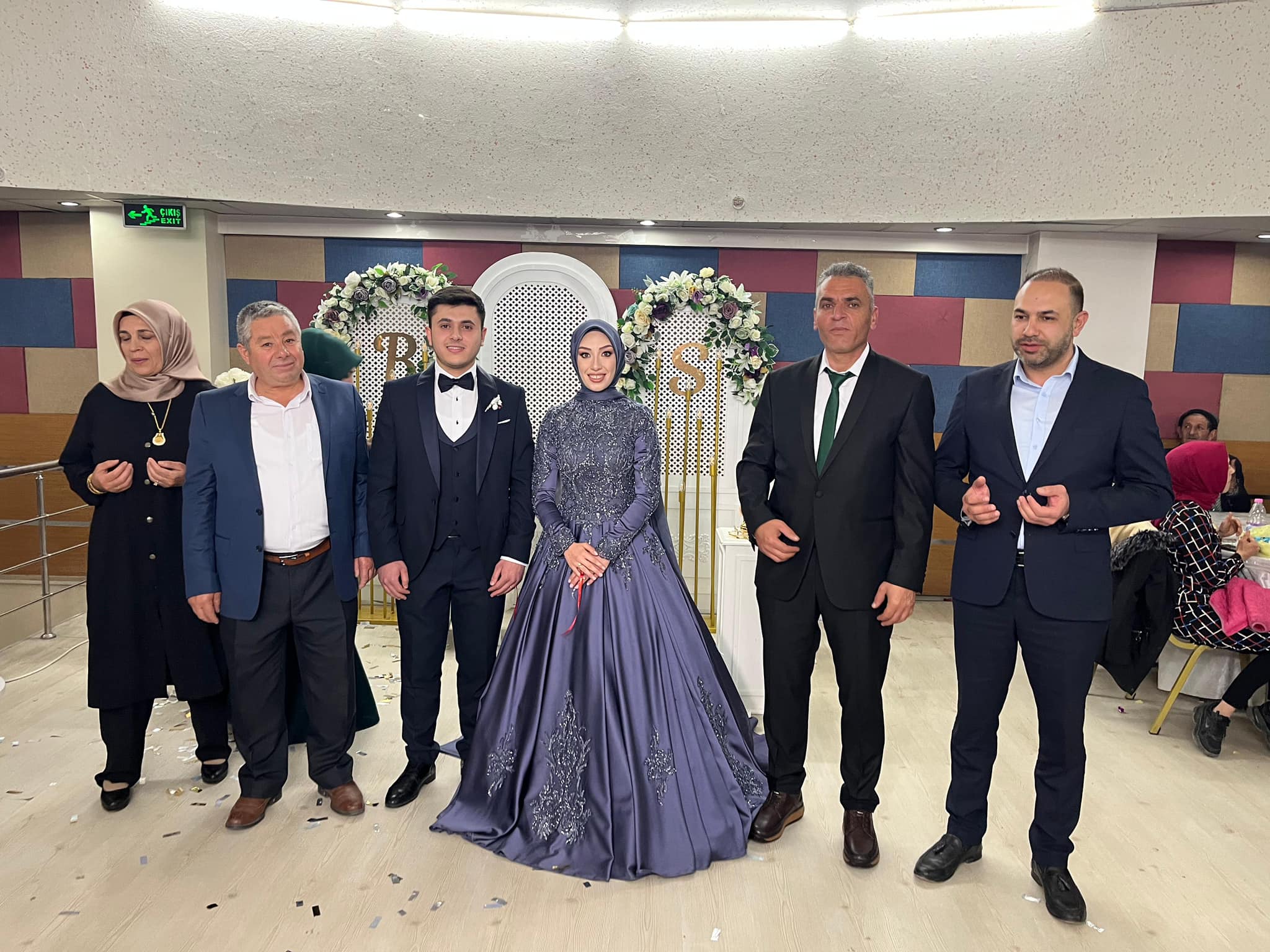 AK Partili Eroğlu Genç Çifti Mutlu Günlerinde Yalnız Bırakmadı