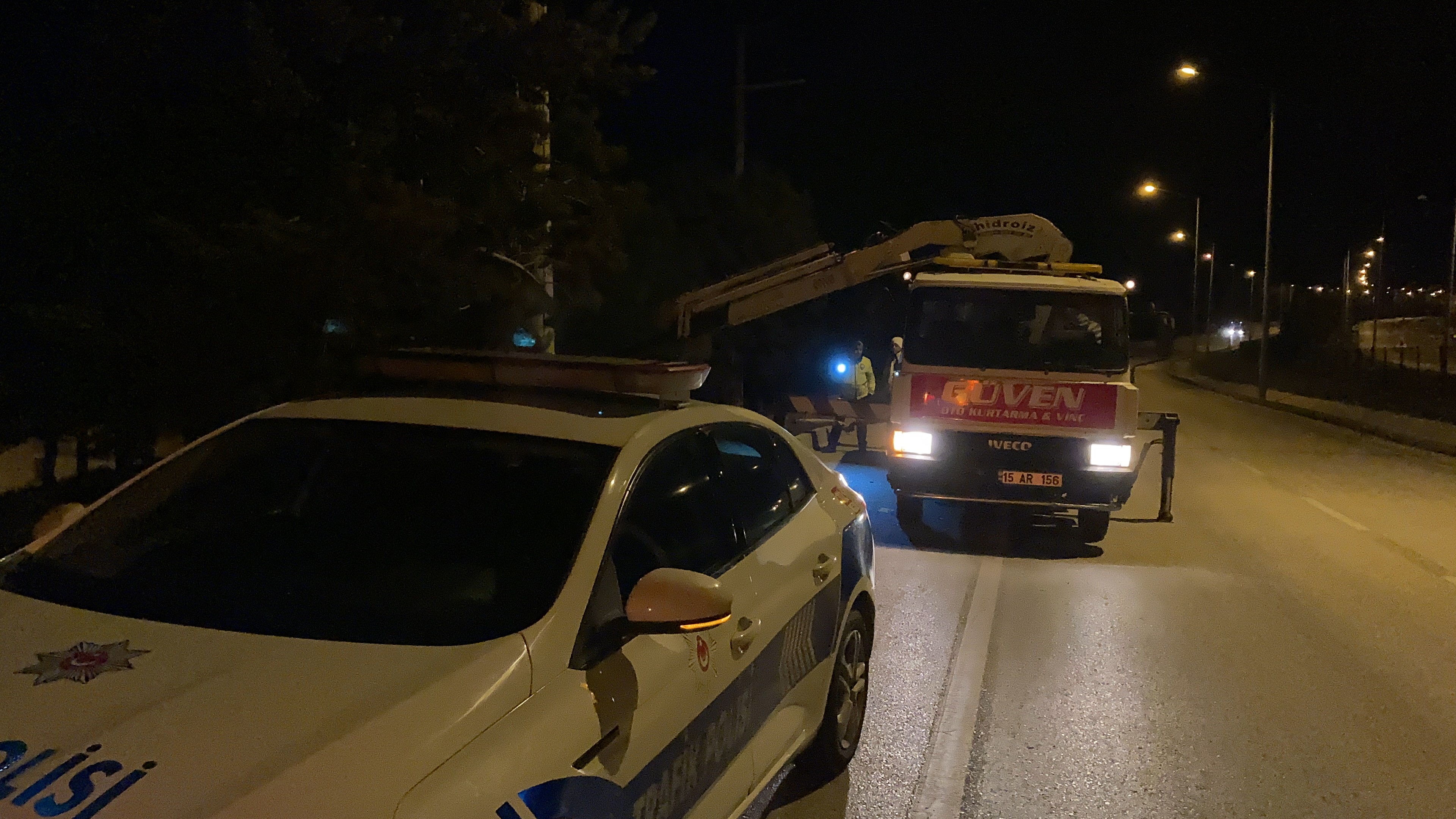 Otomobil Şarampole Devrildi: 1’i Ağır 3 Yaralı