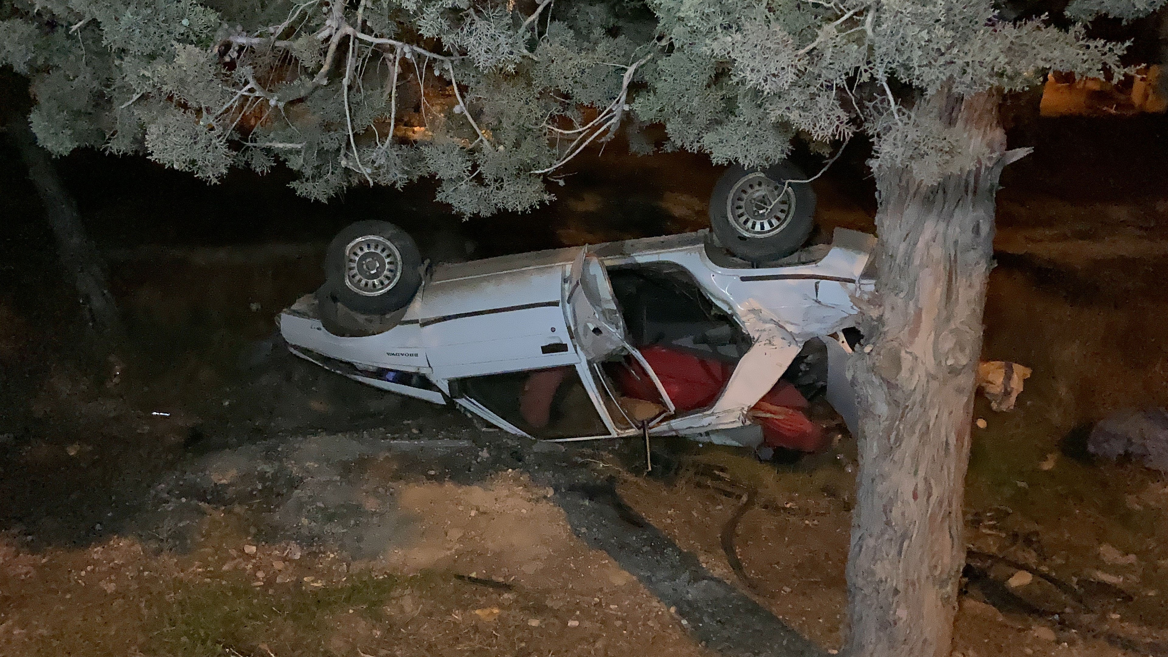 Otomobil Şarampole Devrildi: 1’i Ağır 3 Yaralı