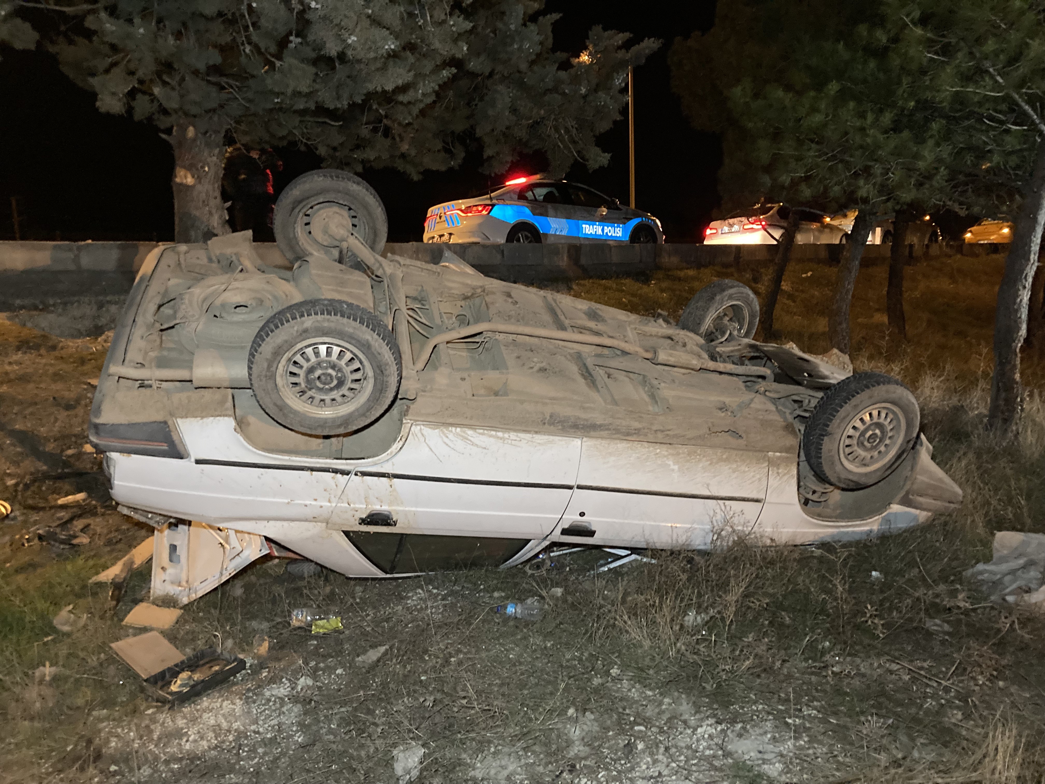 Otomobil Şarampole Devrildi: 1’i Ağır 3 Yaralı