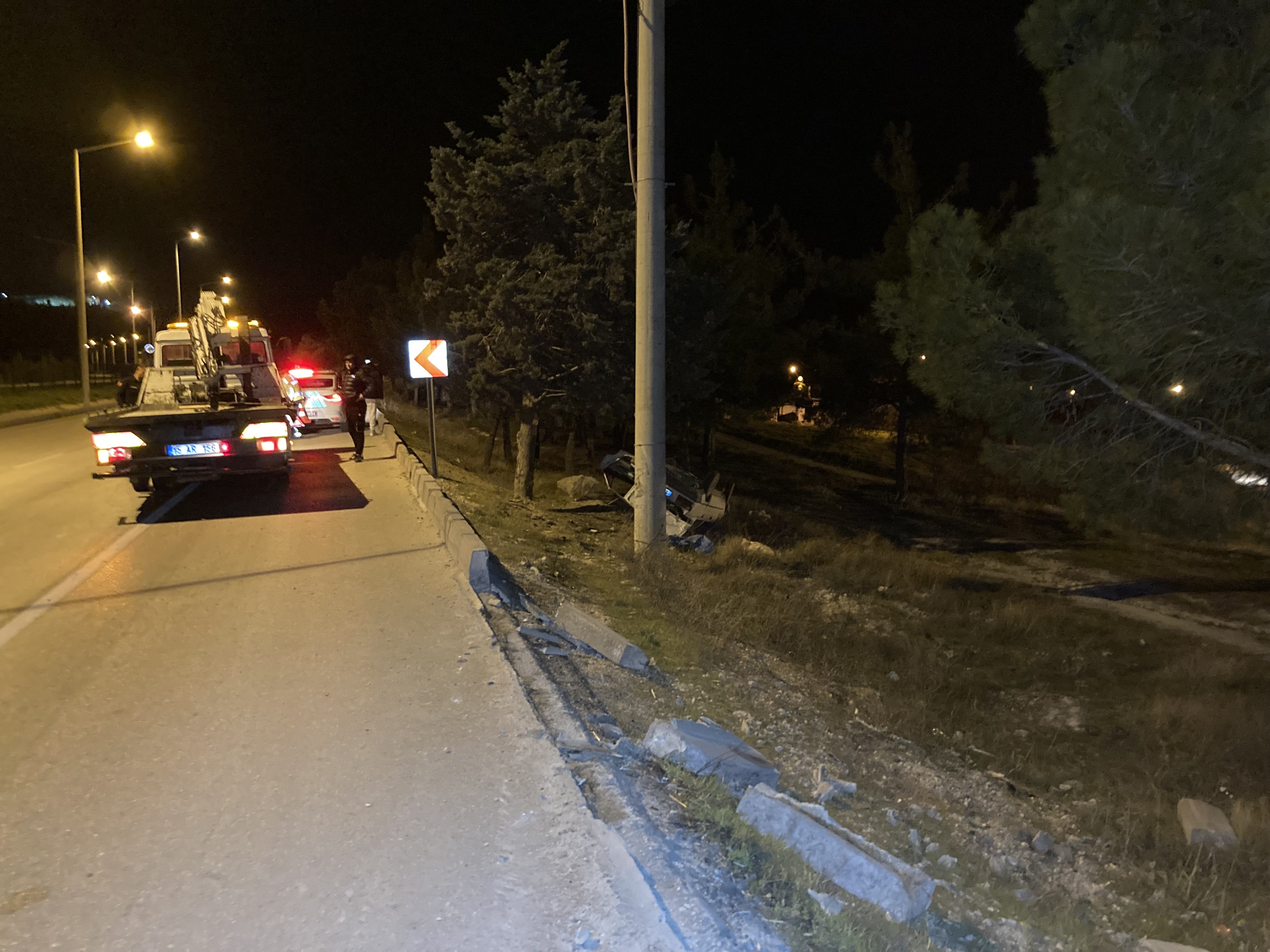 Otomobil Şarampole Devrildi: 1’i Ağır 3 Yaralı