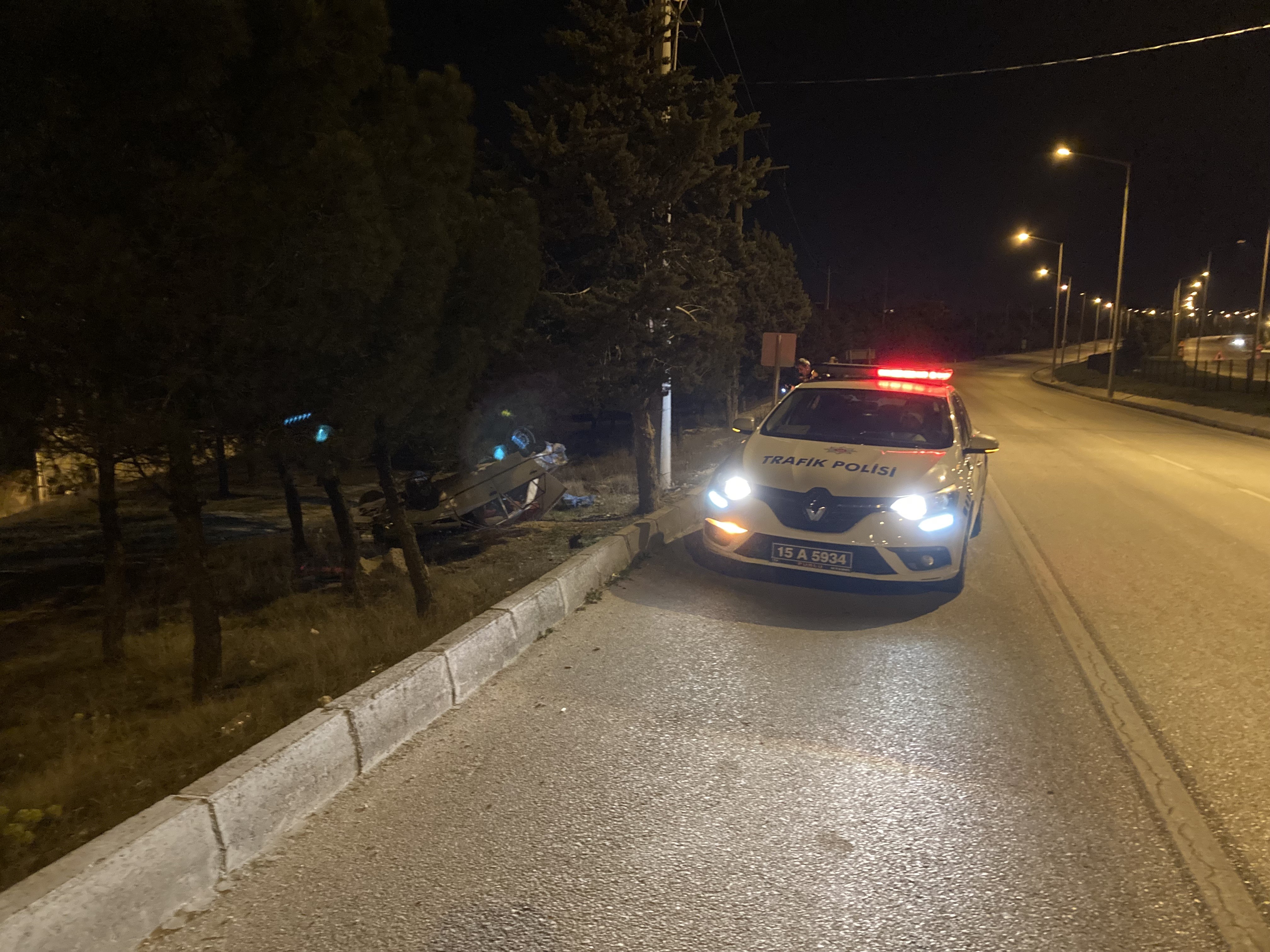 Otomobil Şarampole Devrildi: 1’i Ağır 3 Yaralı