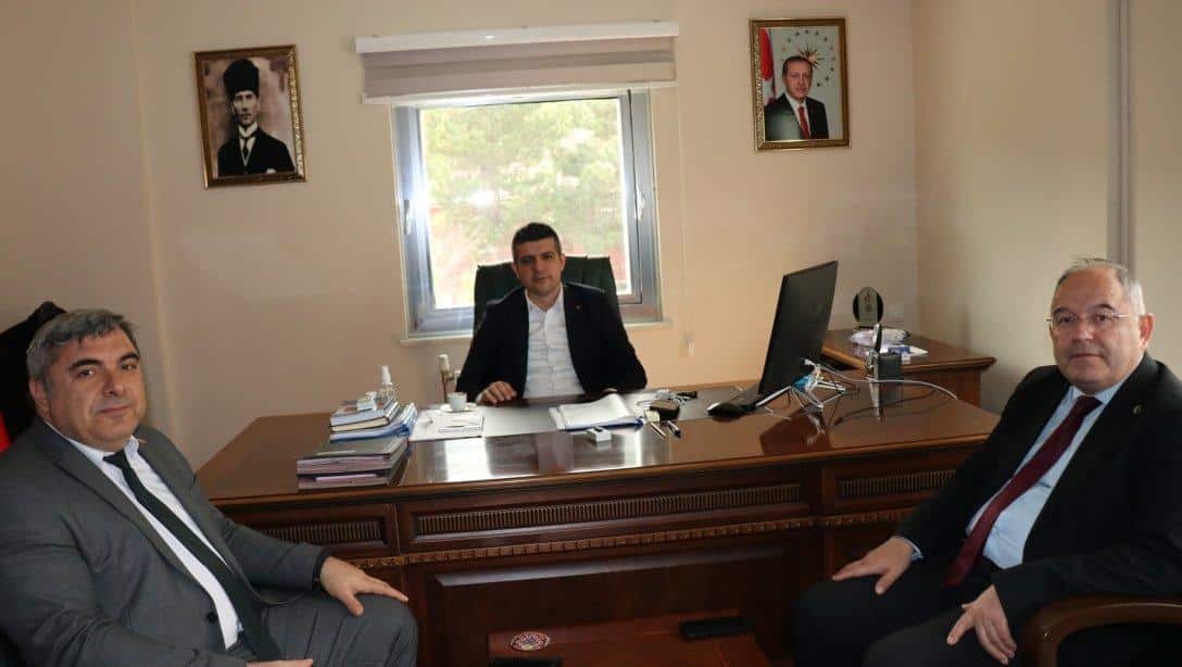 Müdür Sünnetci Çay Kaymakamı Yeşilbaş'ı Ziyaret Etti