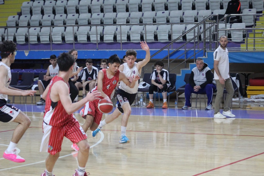 U-18 BASKETBOL BÖLGE ŞAMPİYONASI BAŞLADI