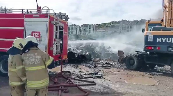 Korkutan Yangın!  Alevler Bir Anda Depoyu Sardı