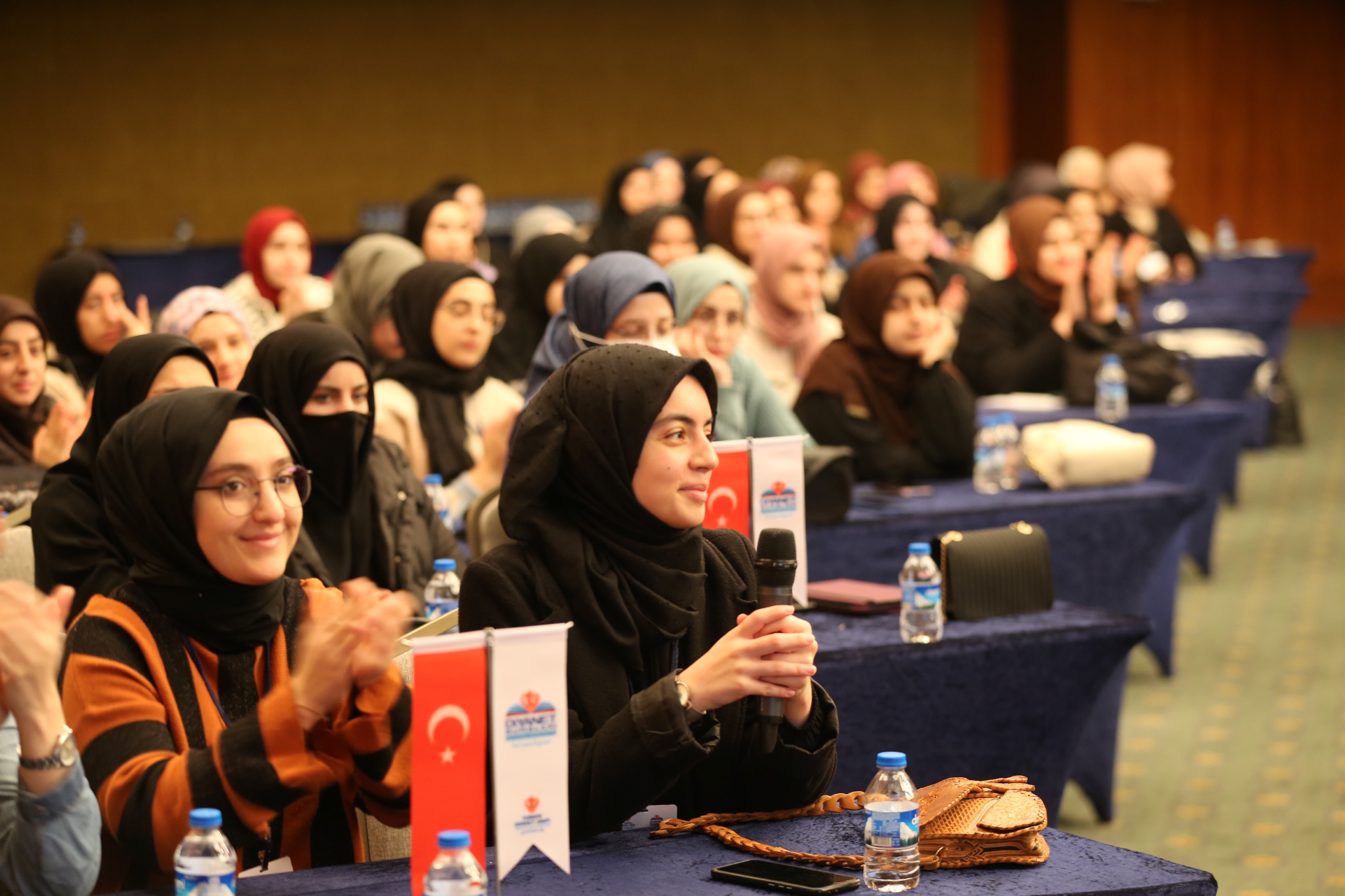 “DİYANET BURSLARI”NA 107 ÜLKEDEN 10 BİN AŞKIN ÖĞRENCİ BAŞVURUDA BULUNDU