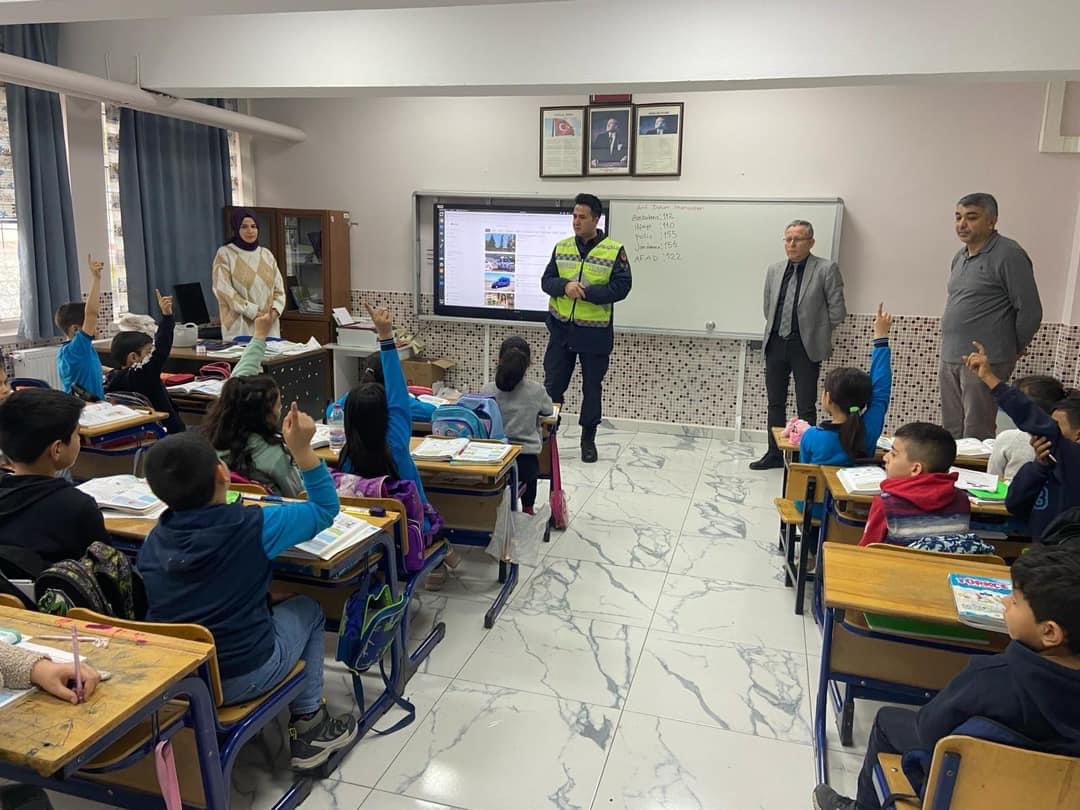 Emirdağ'da Trafik Eğitimleri Sürüyor
