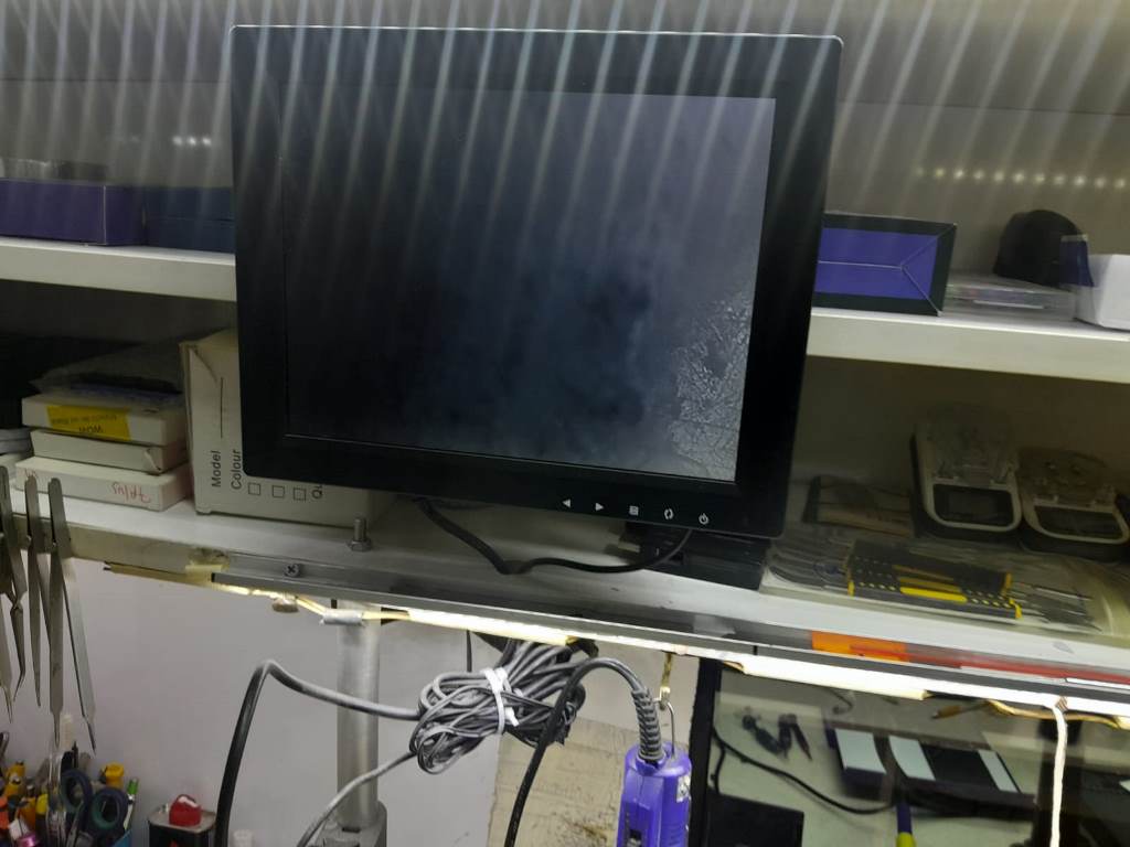 TELEFON TAMİRCİLERİ EN YOĞUN GÜNLERİNİ YAŞIYOR