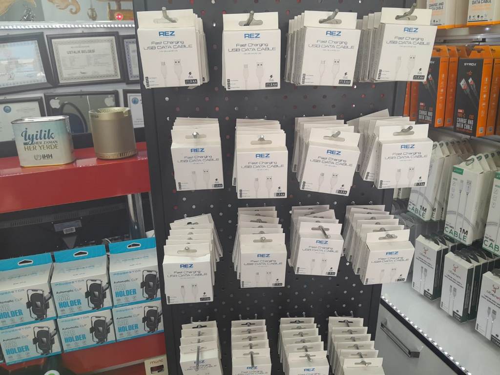TELEFON TAMİRCİLERİ EN YOĞUN GÜNLERİNİ YAŞIYOR