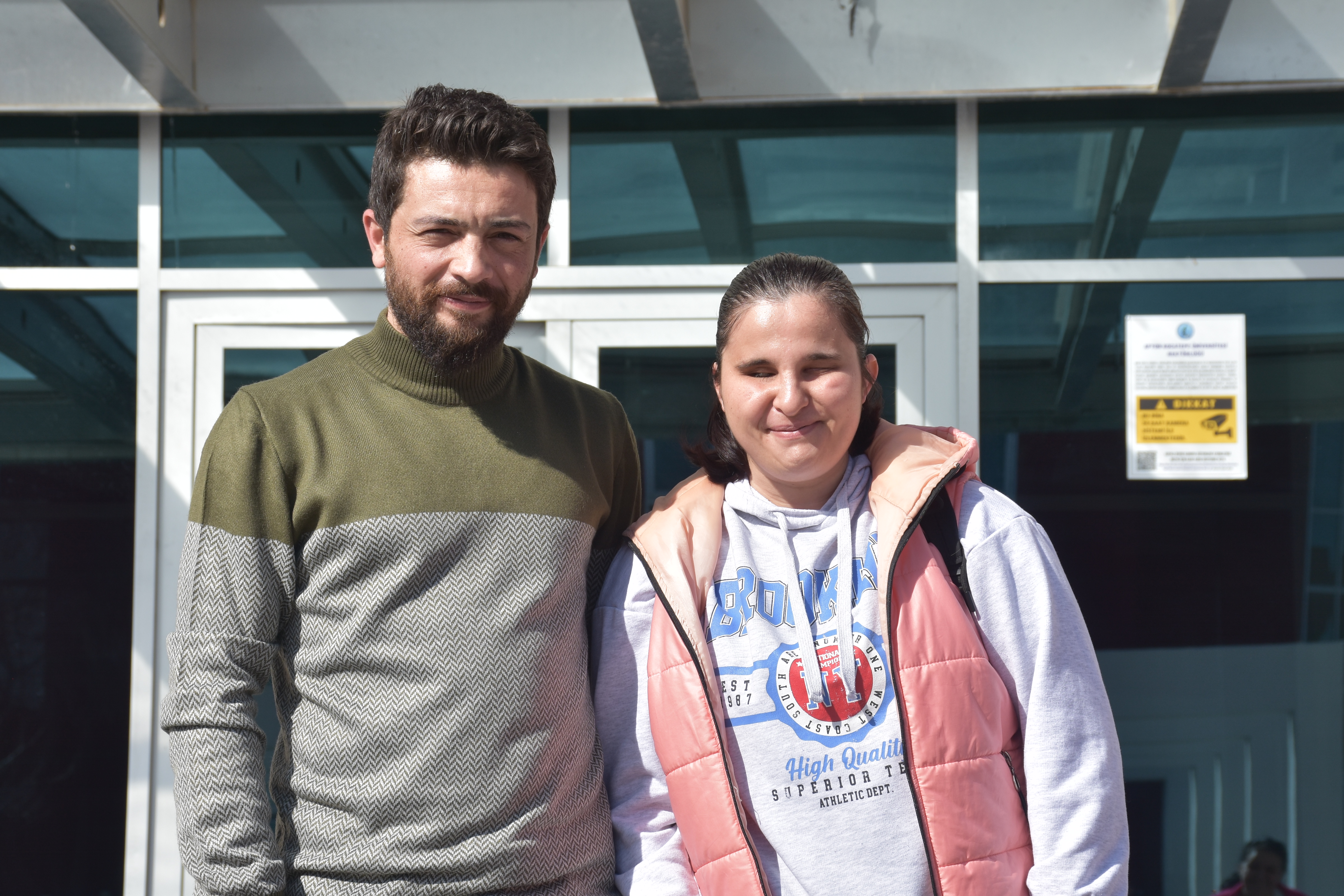 Görme Engelli Konservatuvar Öğrencisi Annesinin Desteğiyle Eğitimini Sürdürüyor