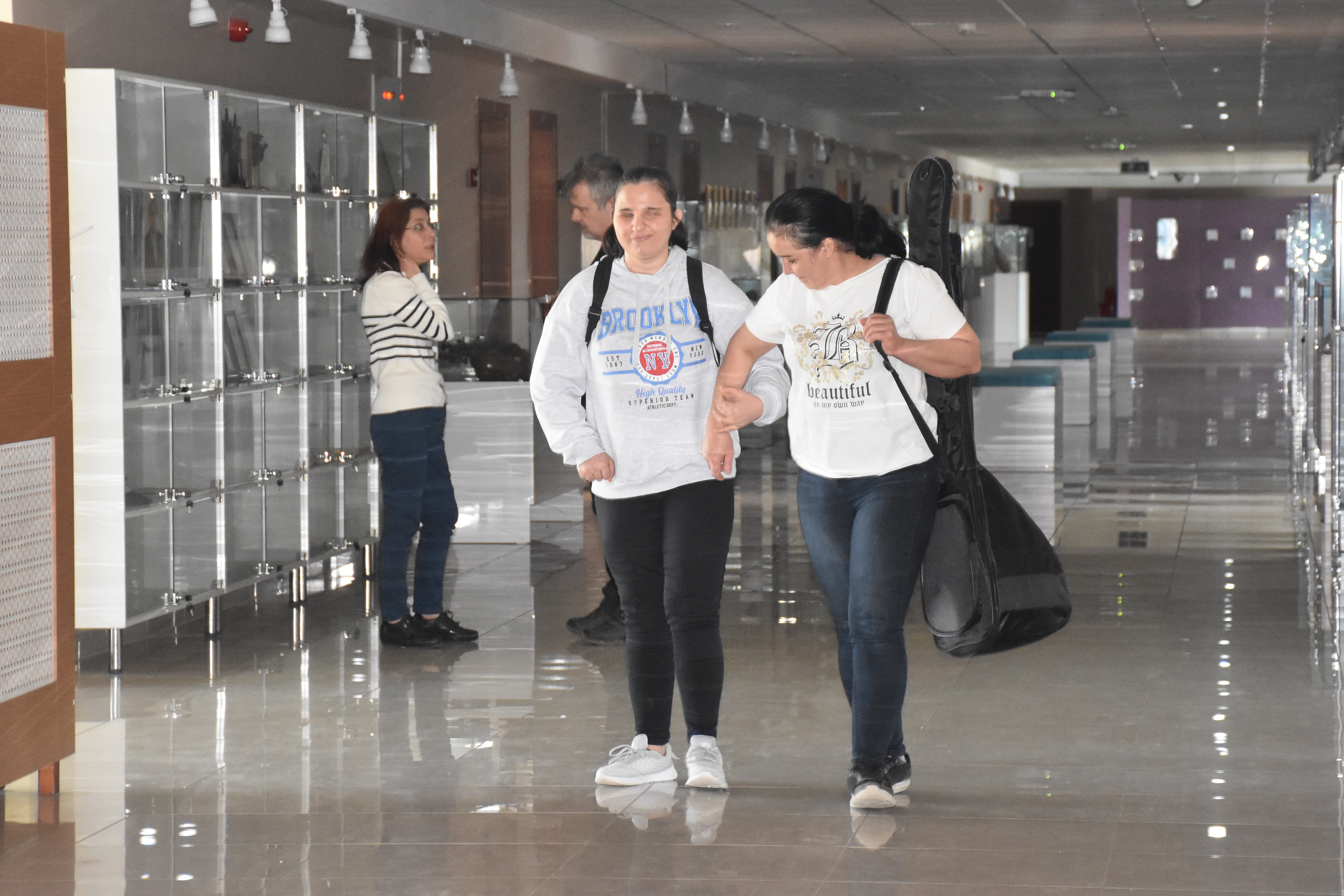 Görme Engelli Konservatuvar Öğrencisi Annesinin Desteğiyle Eğitimini Sürdürüyor