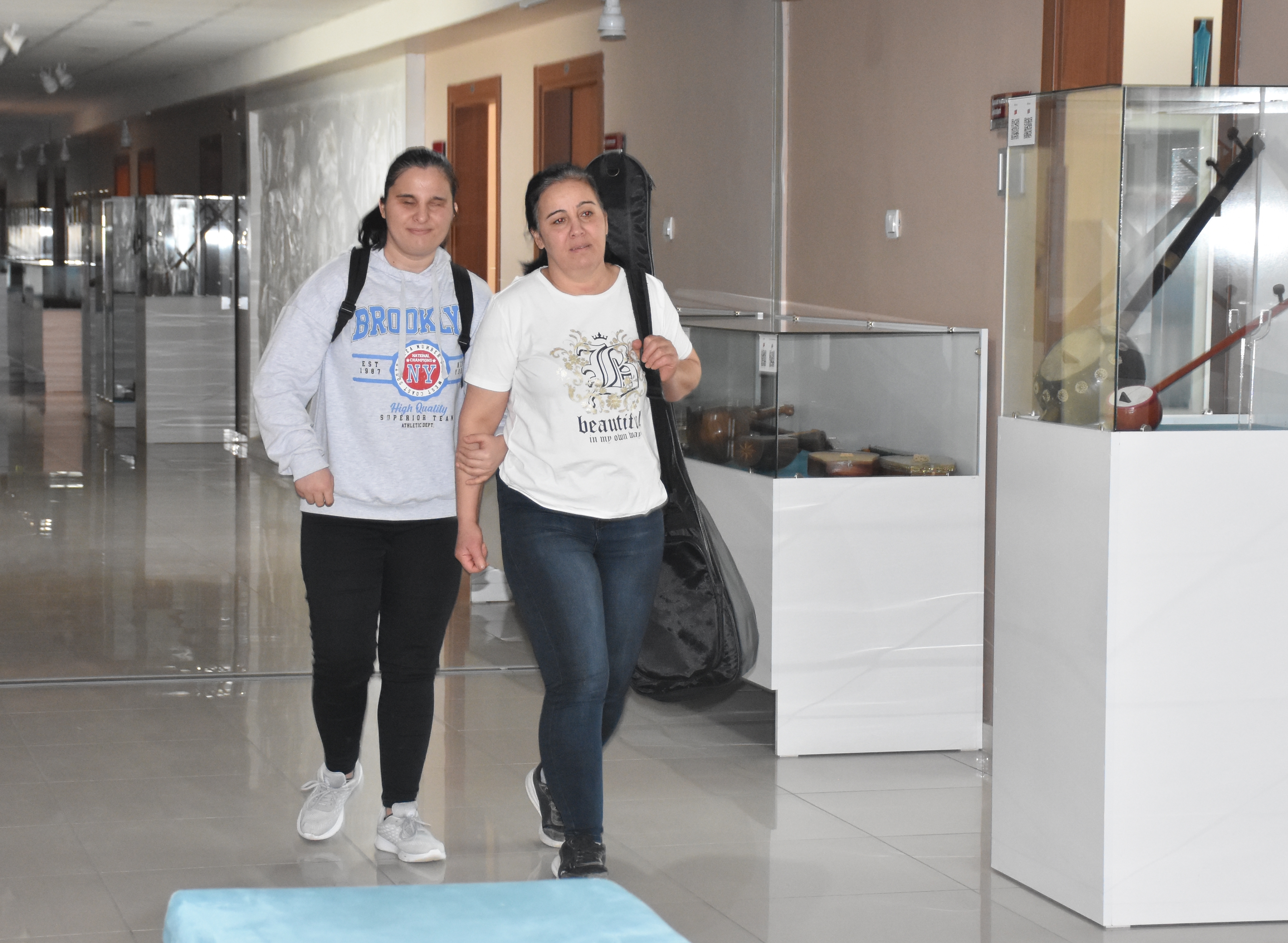 Görme Engelli Konservatuvar Öğrencisi Annesinin Desteğiyle Eğitimini Sürdürüyor