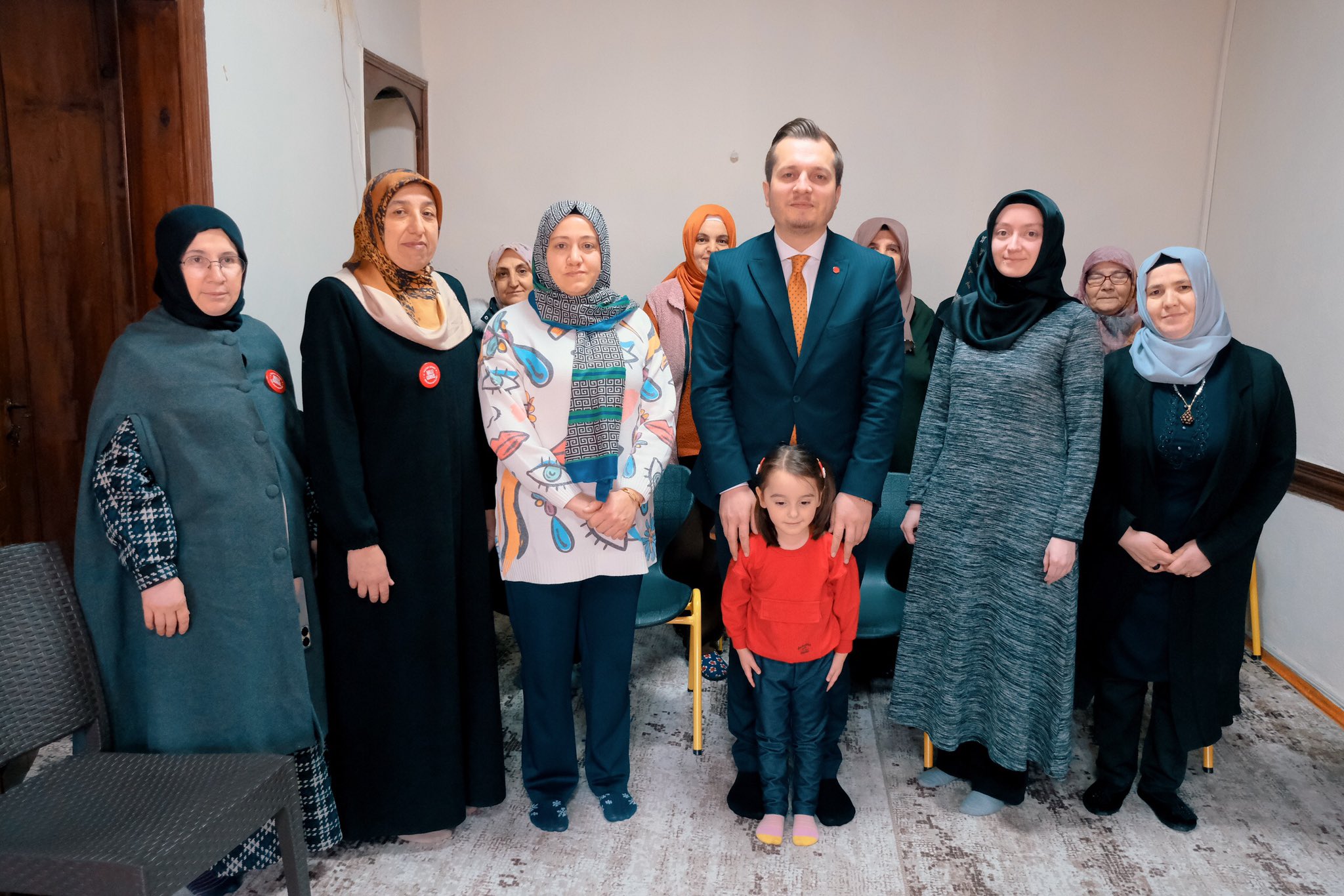 Saadet Partili Karataş Çocuklar Yakından İlgilendi