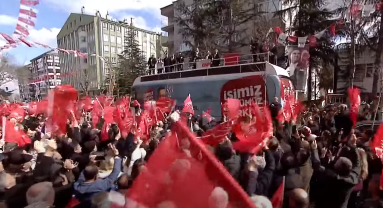 "AFYON'DA BİR ŞEYLERİN DEĞİŞECEĞİNİ GÖRÜYORUZ"