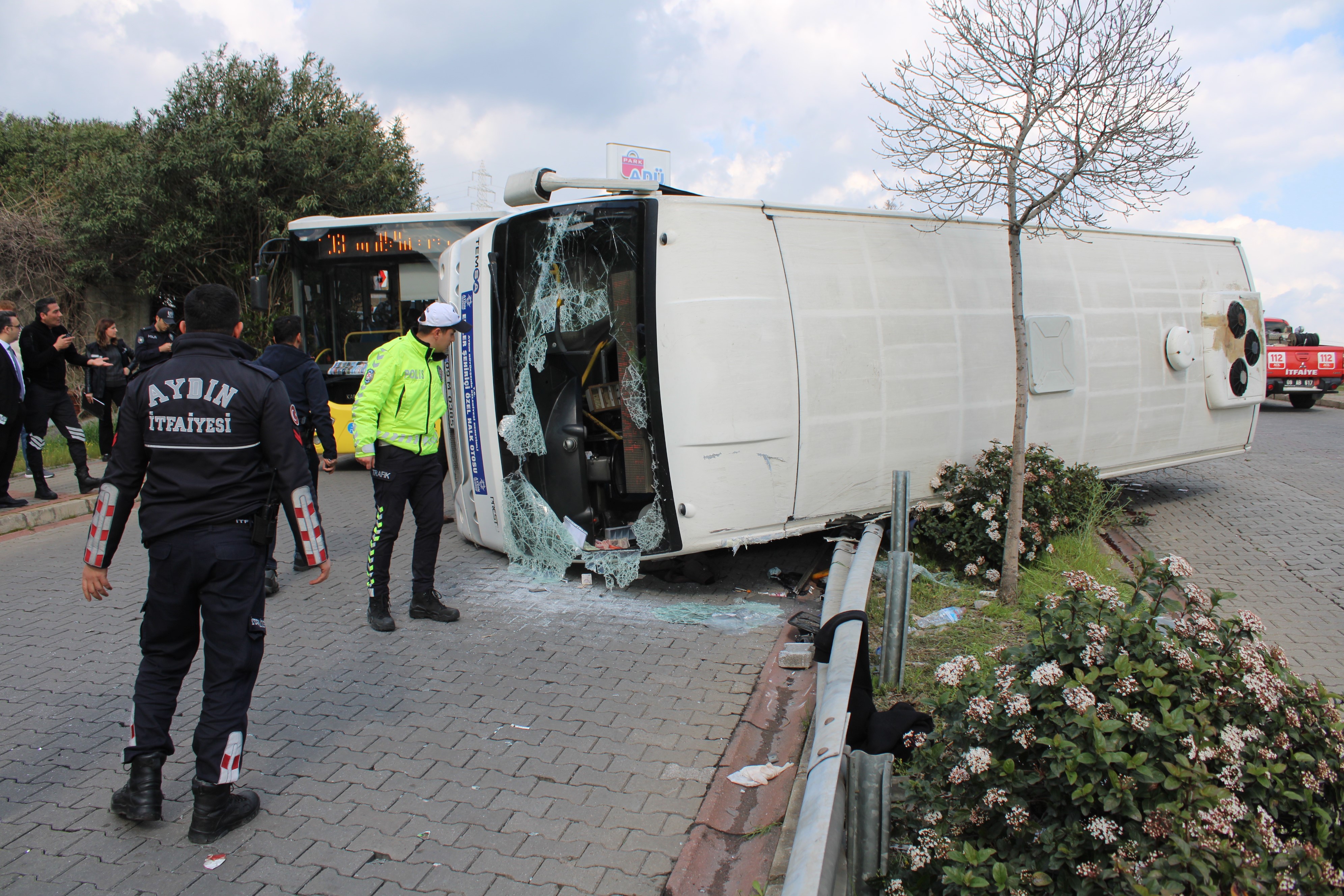 Yolcu Minibüsü Devrildi: 28 Yaralı