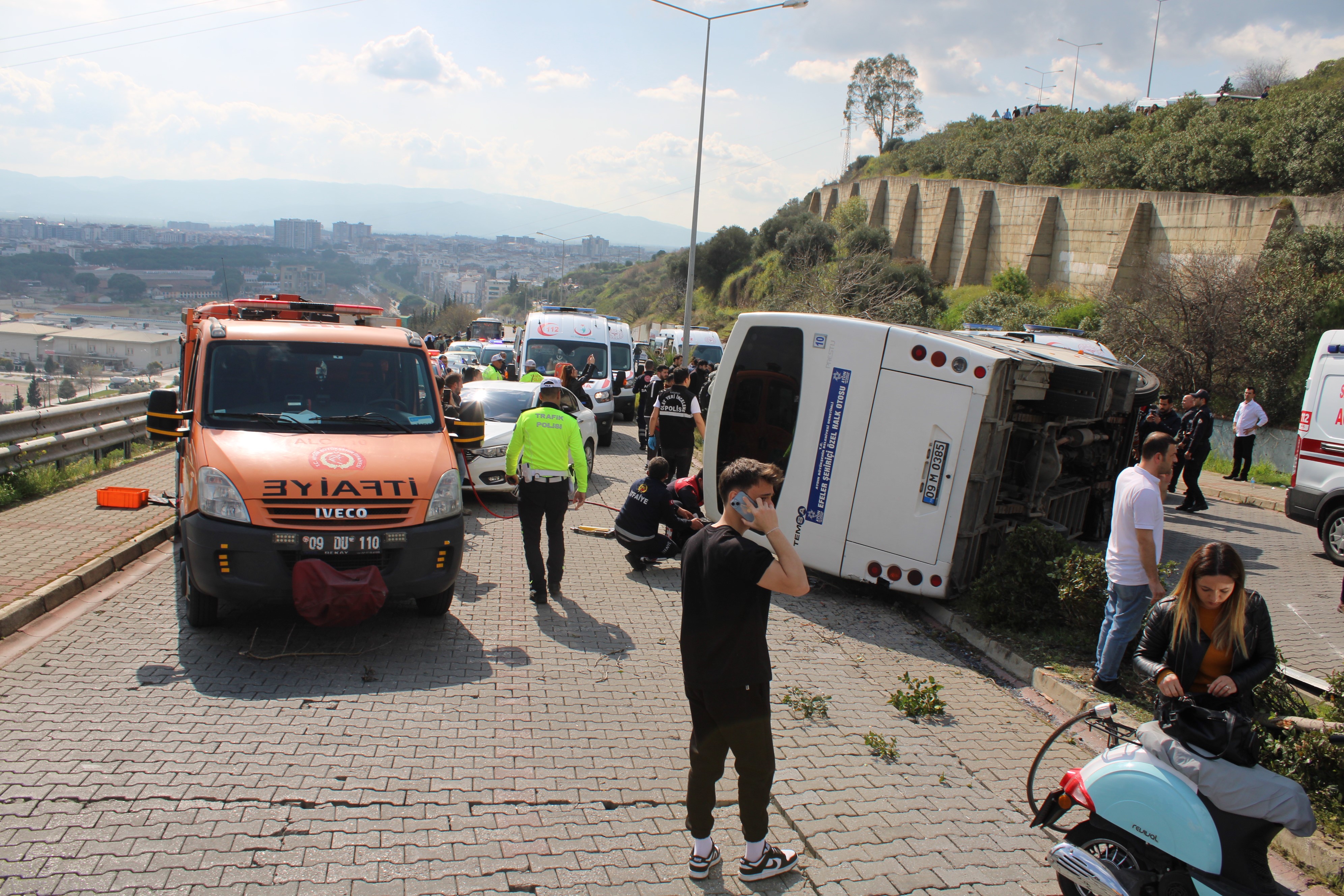 Yolcu Minibüsü Devrildi: 28 Yaralı