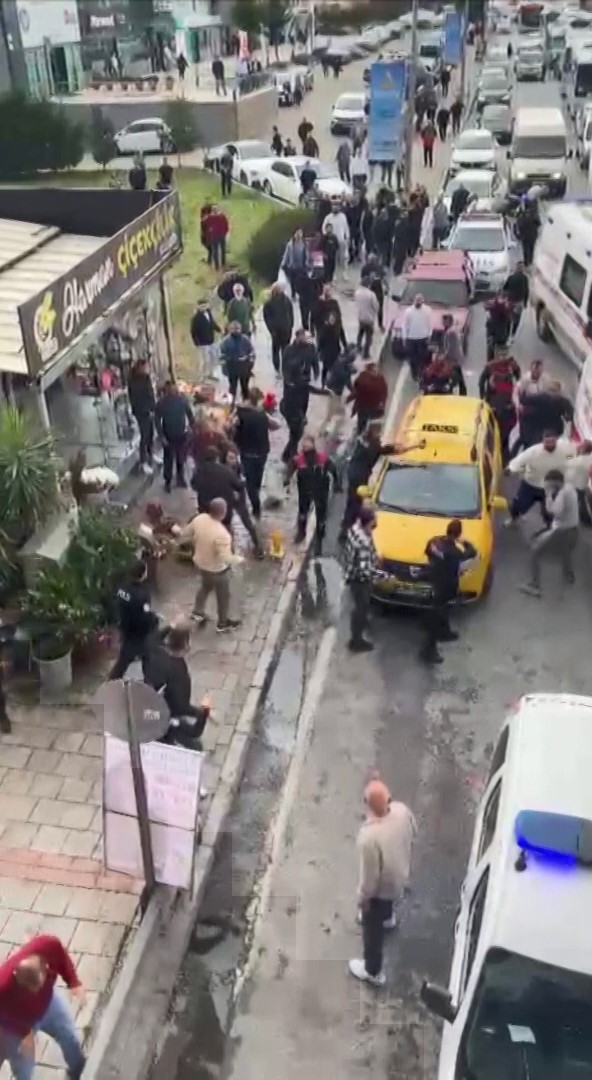 Trafikteki Laf Dalaşı Silahlı Kavgaya Döndü: 2 Yaralı