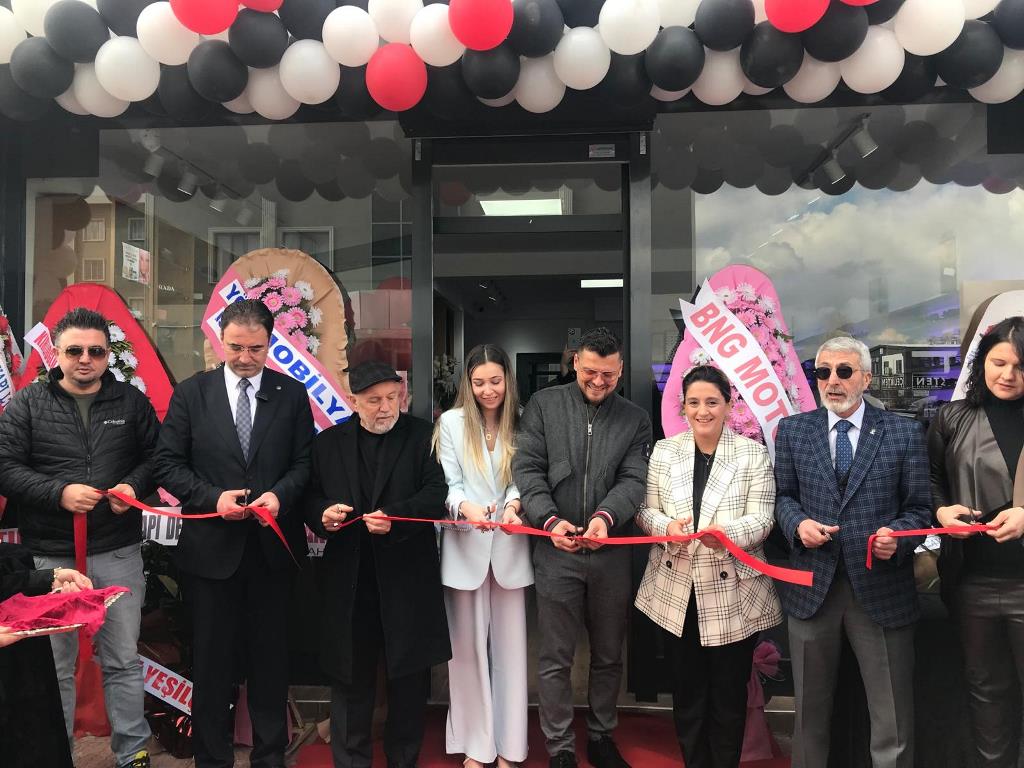 GÖRKEMLİ AÇILIŞA İLGİ YOĞUN OLDU