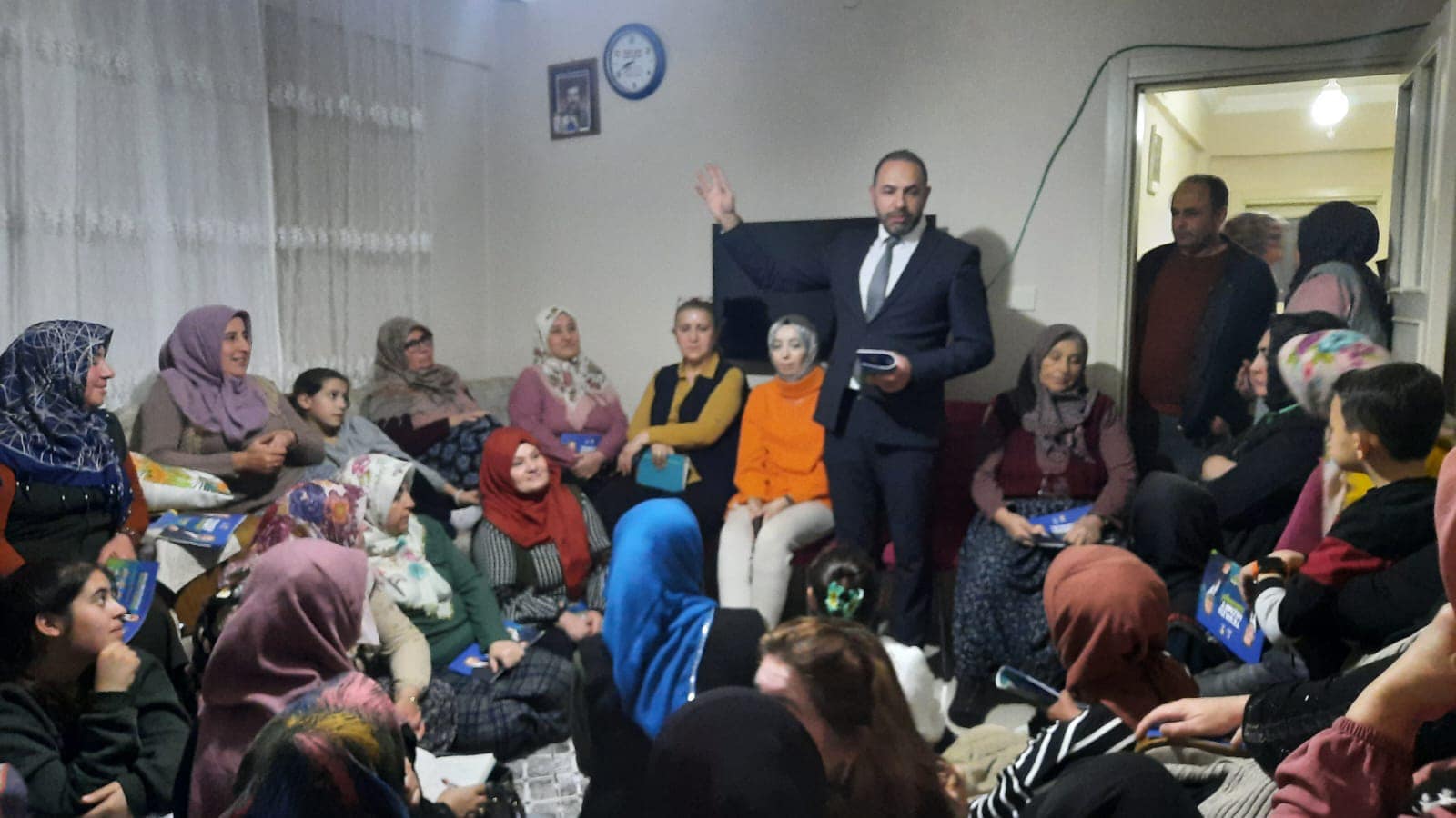 AK Partili Genç Adaya Hane Ziyaretlerinde Yoğun İlgi