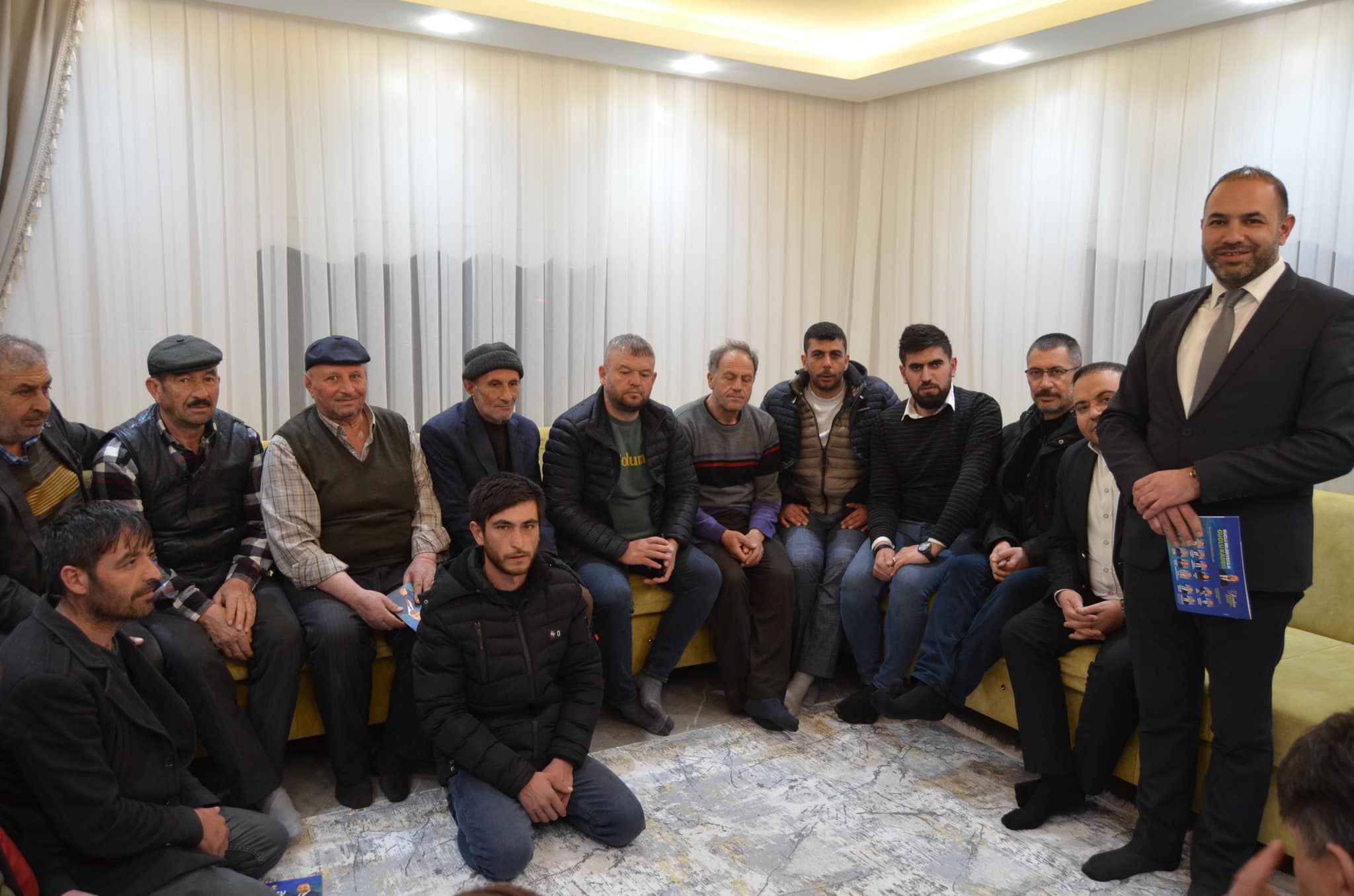 AK Partili Genç Adaya Hane Ziyaretlerinde Yoğun İlgi