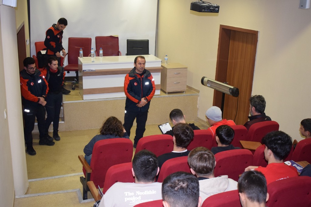 GÜREŞÇİLER AFET FARKINDALIK EĞİTİMİ ALDI