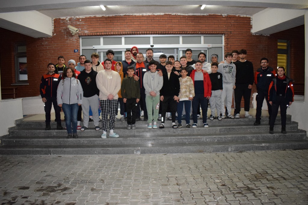 GÜREŞÇİLER AFET FARKINDALIK EĞİTİMİ ALDI