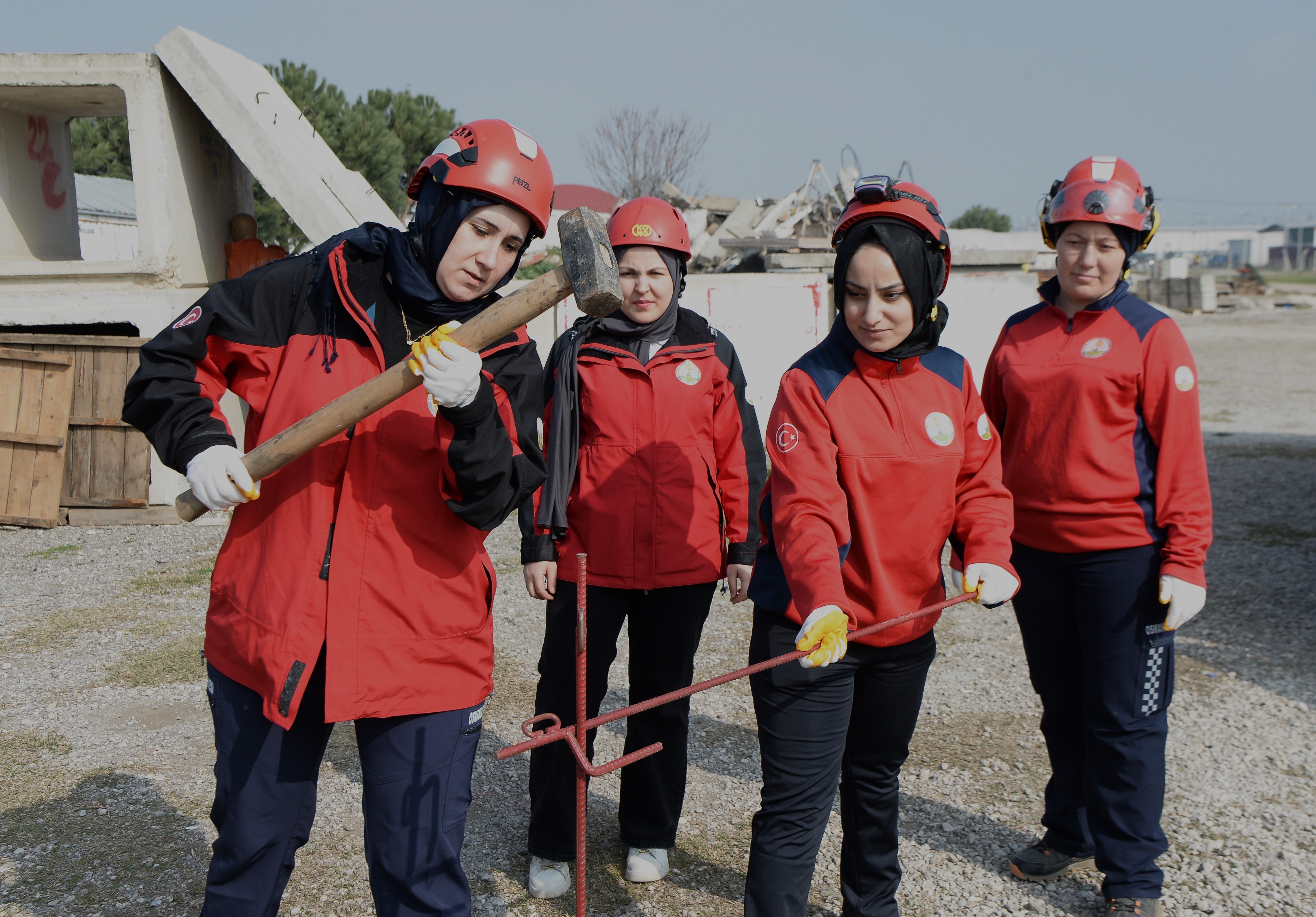 Bu Kadınlar Çok Farklı... Hem Belediyede Çalışıyor Hem Hayat Kurtarıyorlar