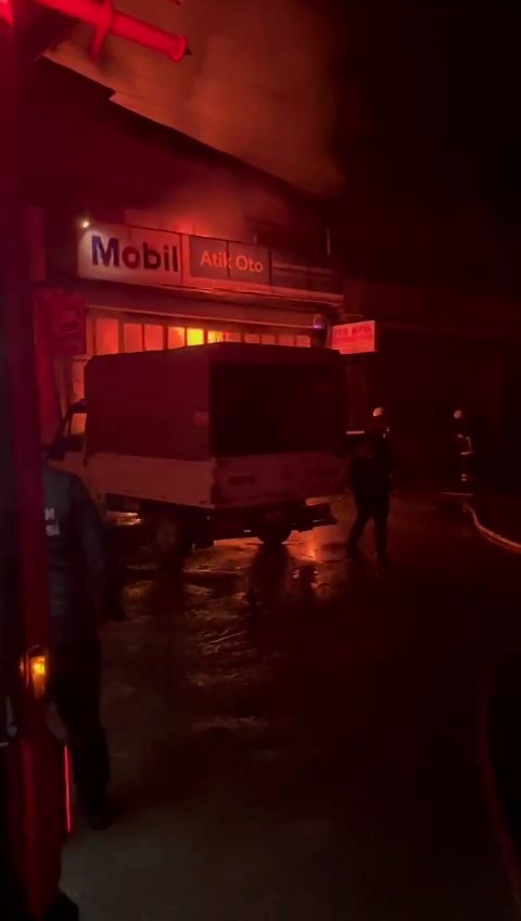 Oto Tamirci Dükkanı Alev Alev Yandı