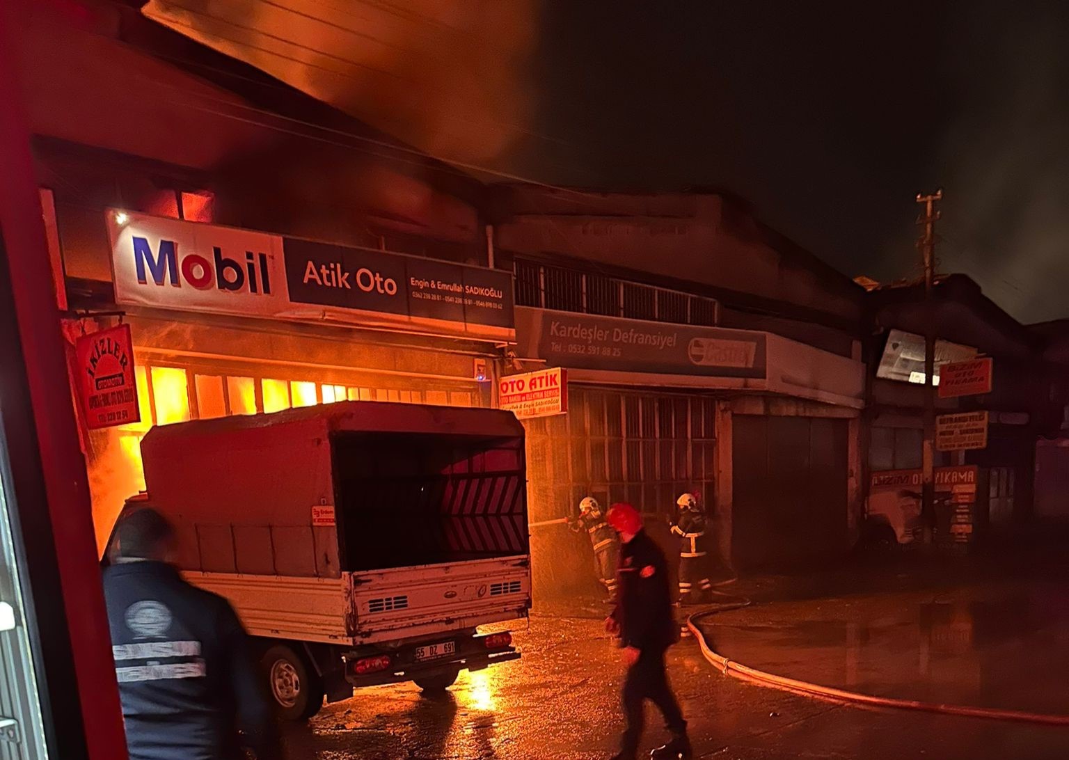 Oto Tamirci Dükkanı Alev Alev Yandı