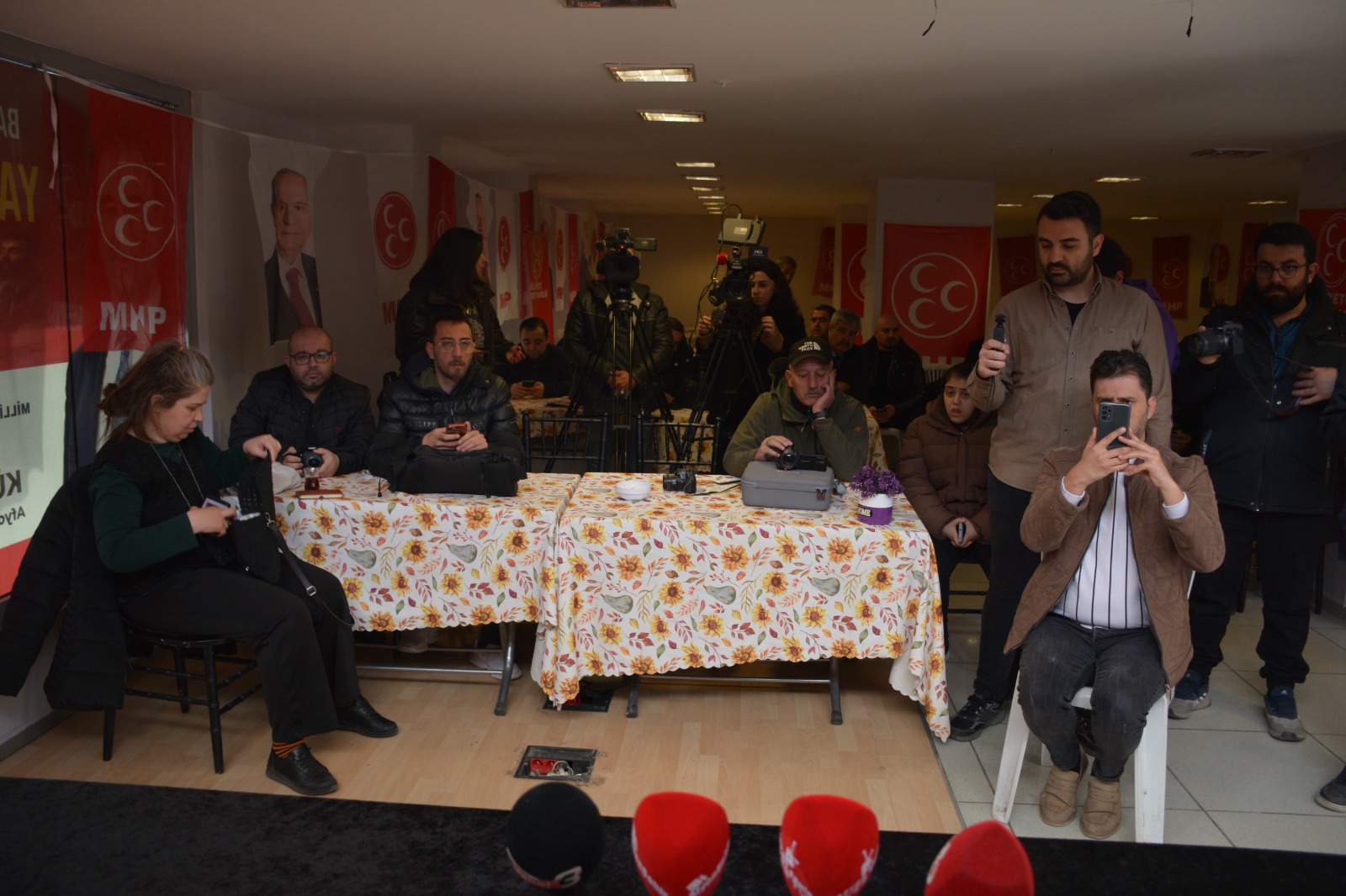 “AFYON’DA KUVÂ-Yİ MİLLİYE GÜZELLEMELERİ YAPANLARI, GENEL BAŞKANLARI UŞAK’TA DÜZELTİYOR”