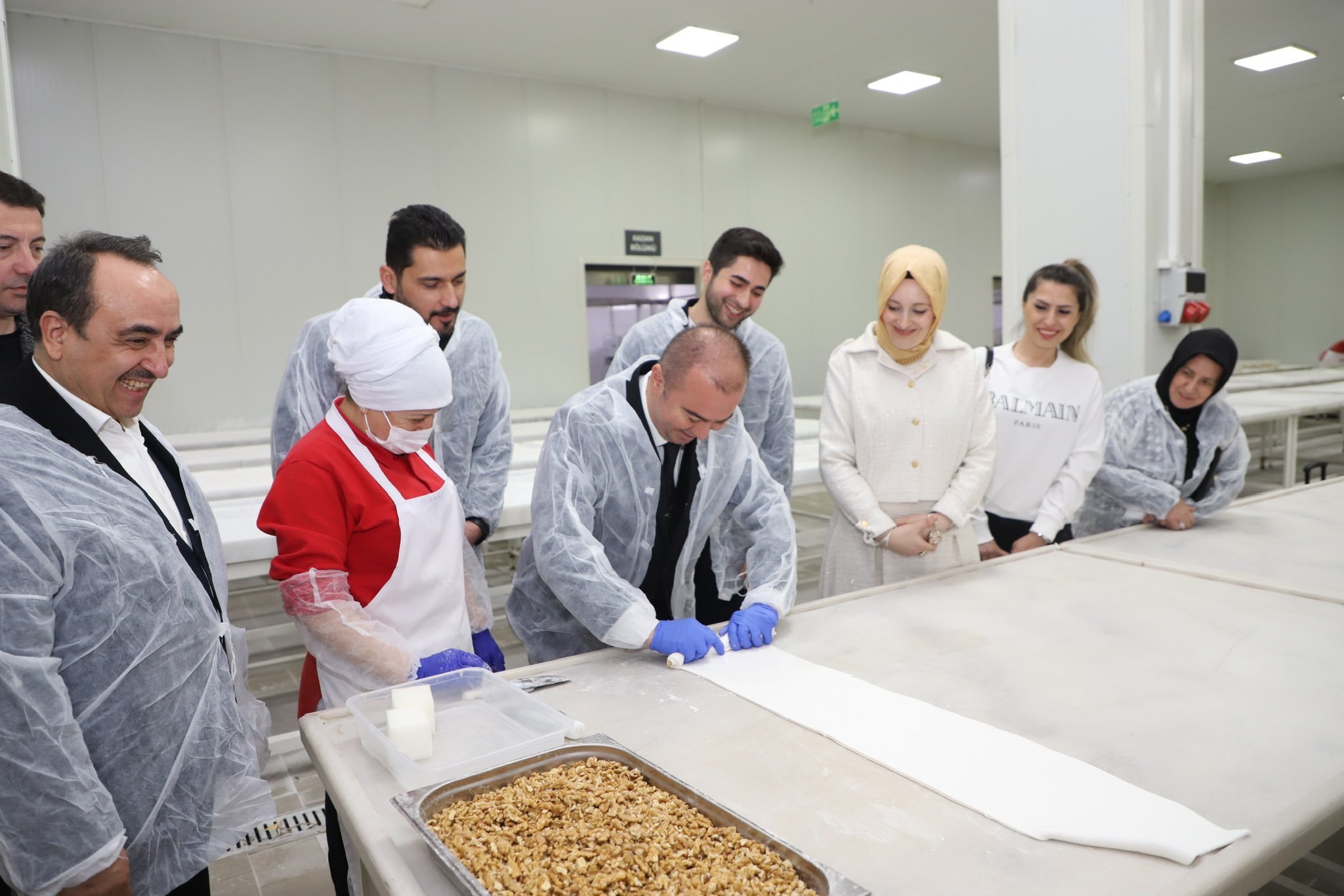 AK Partili Uluçay Ustalara Taş Çıkardı