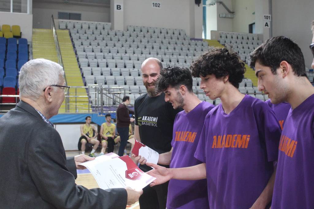 U-18 ERKEKLER BASKETBOL BÖLGE ŞAMPİYONASI TAMAMLANDI
