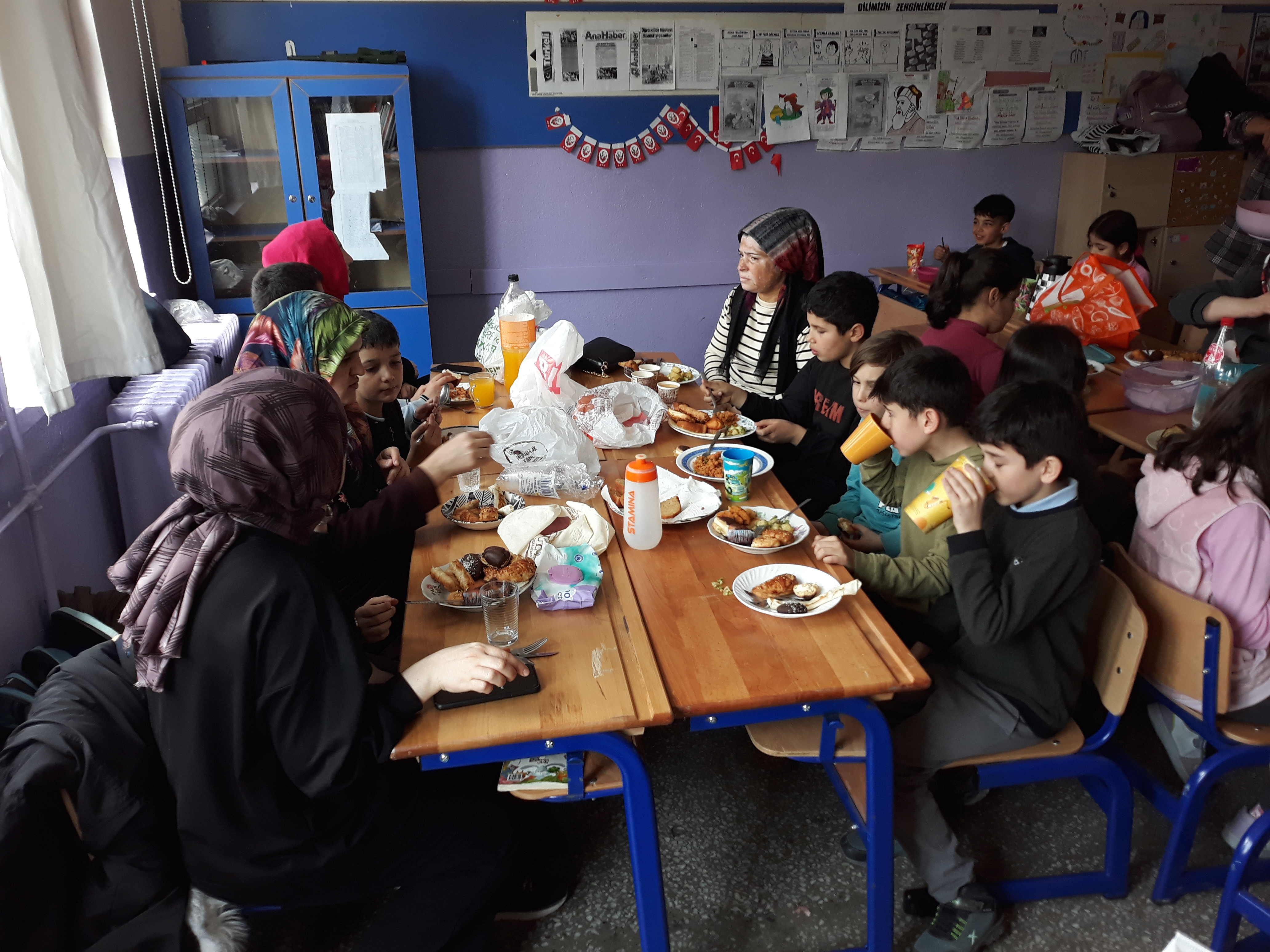 Minikler 8 Mart Kadınlar Gününü Unutmadılar