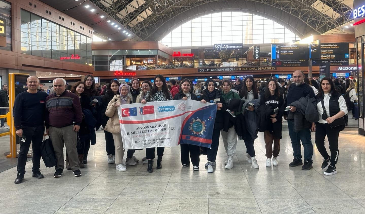 Lise Öğrencileri Avrupa'da Staj Gördü
