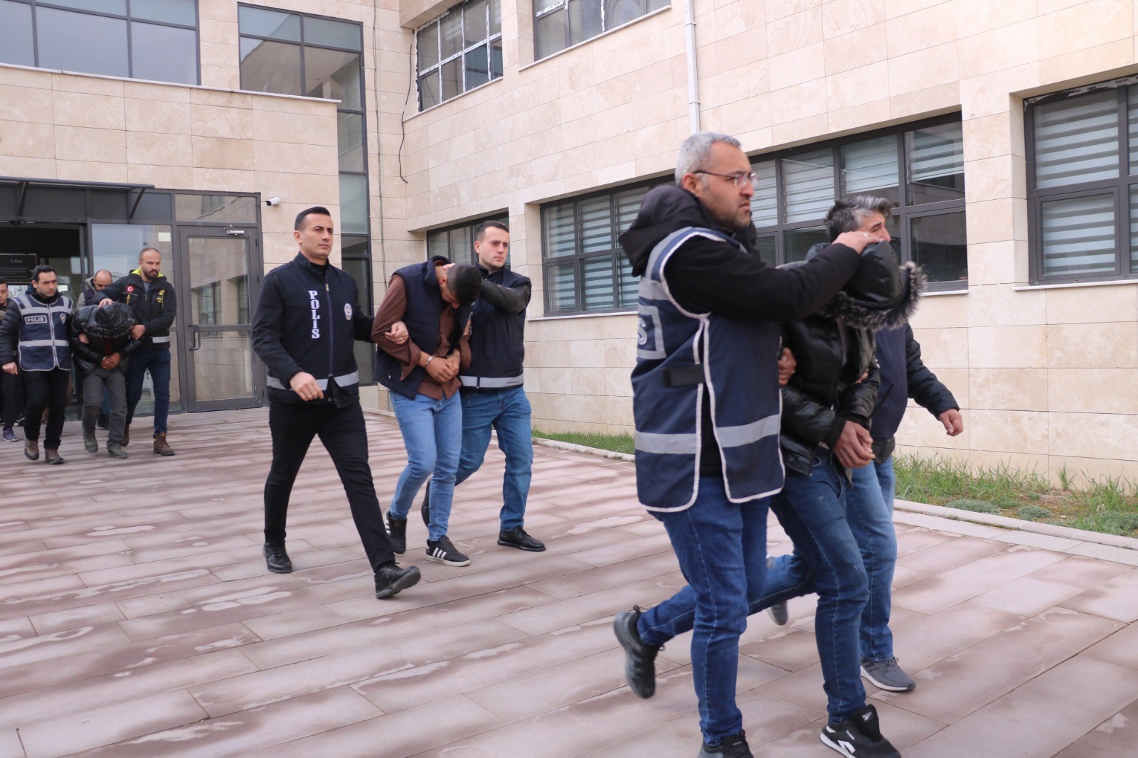 Sosyal Medya Üzerinden Sahte Altınlarla Vurgun Yaptılar
