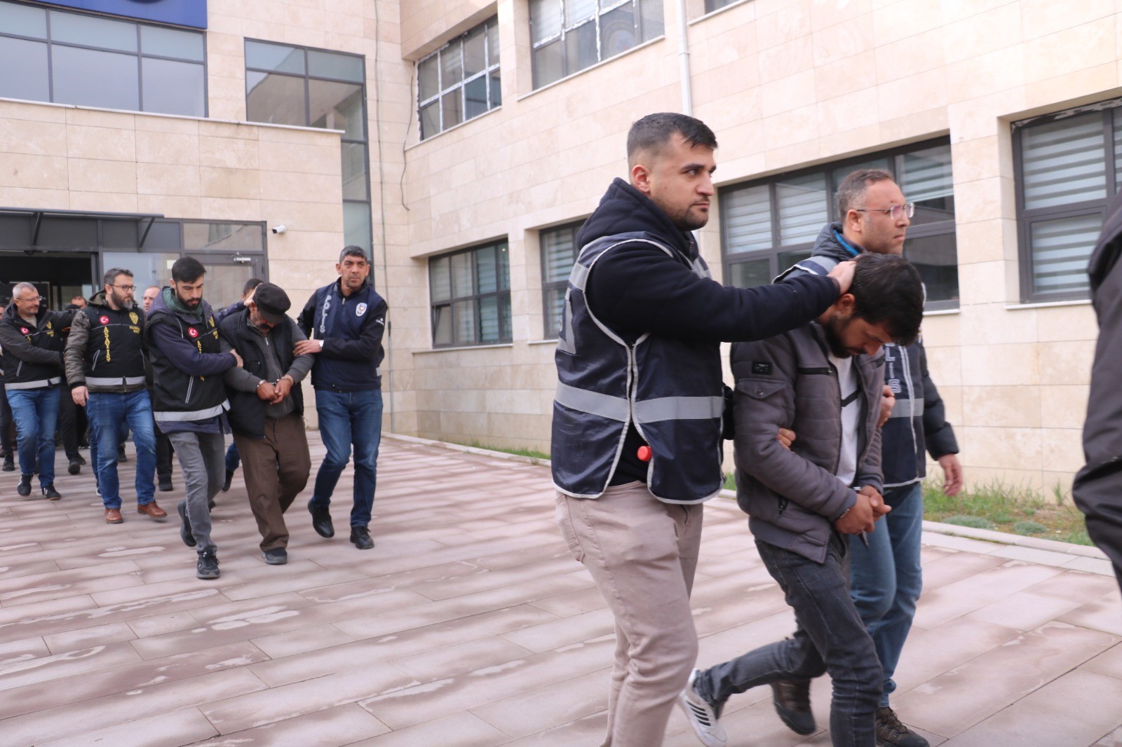 Sosyal Medya Üzerinden Sahte Altınlarla Vurgun Yaptılar