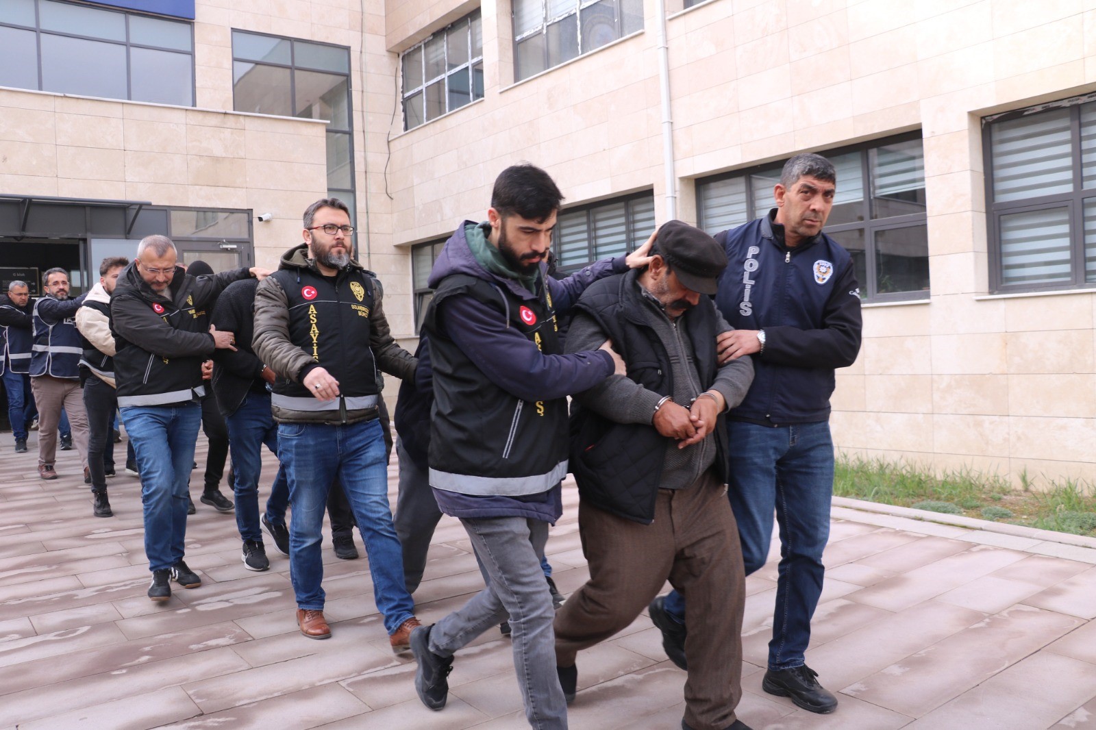 Sosyal Medya Üzerinden Sahte Altınlarla Vurgun Yaptılar