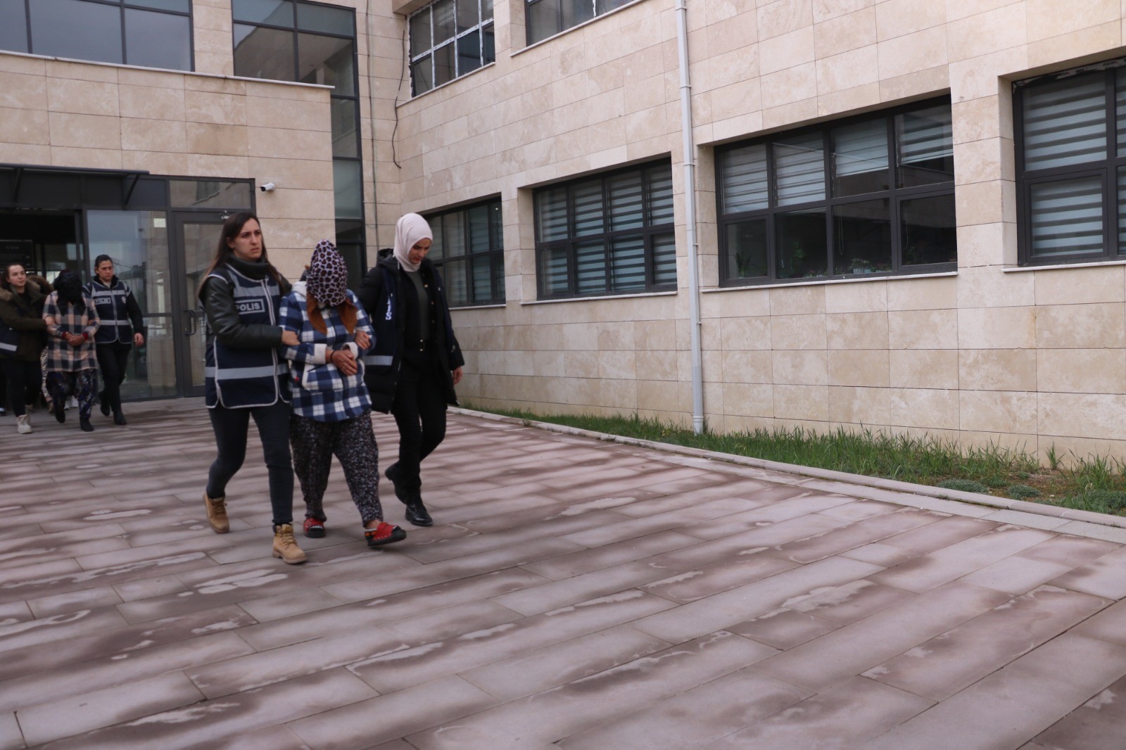 Sosyal Medya Üzerinden Sahte Altınlarla Vurgun Yaptılar
