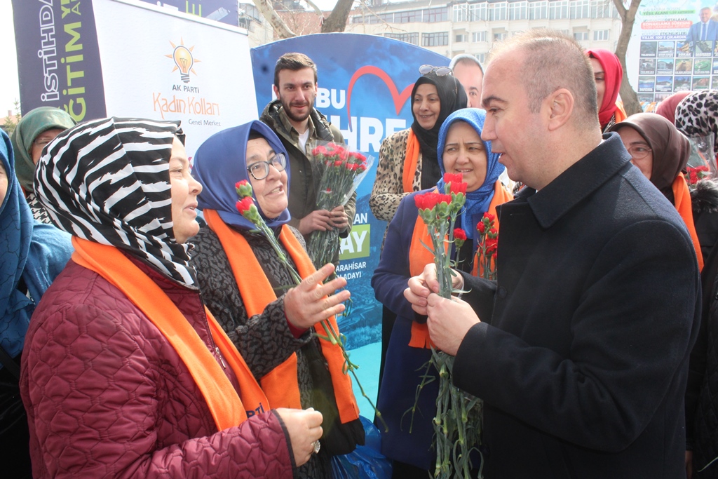 "KADIN VE ERKEĞİN ADALETLİ BİR ŞEKİLDE TOPLUMU İNŞA EDECEĞİNE İNANDIK"