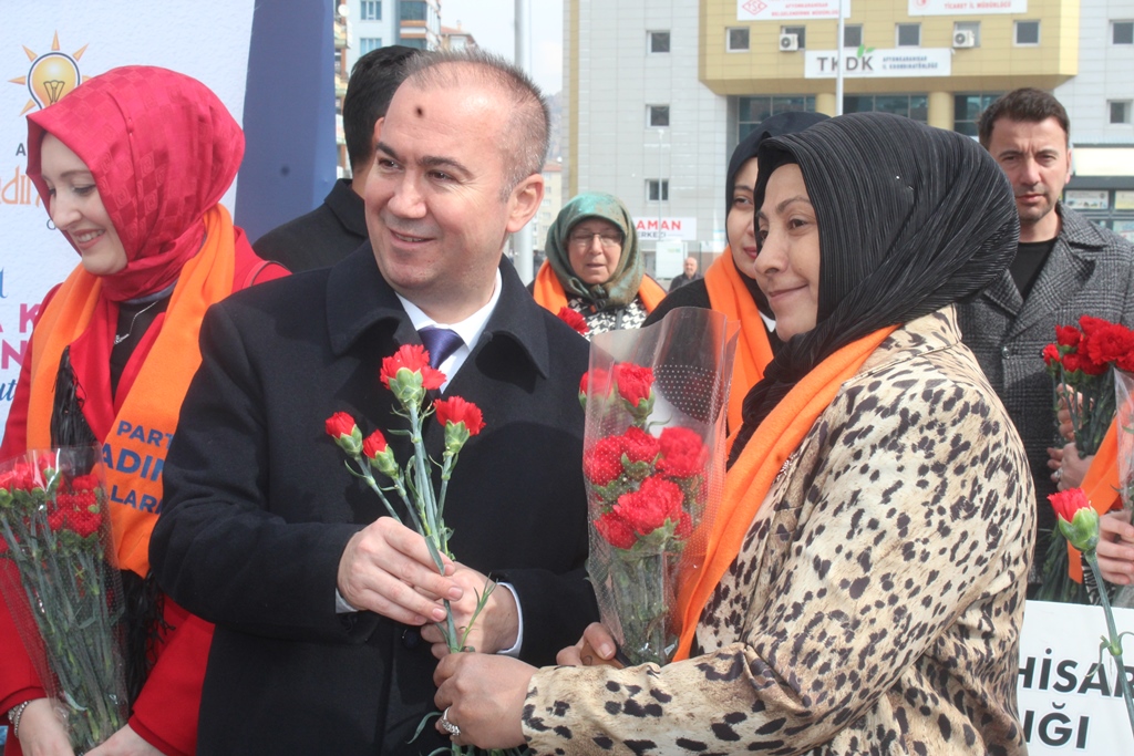 "KADIN VE ERKEĞİN ADALETLİ BİR ŞEKİLDE TOPLUMU İNŞA EDECEĞİNE İNANDIK"