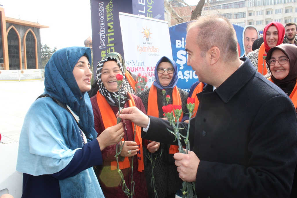 "KADIN VE ERKEĞİN ADALETLİ BİR ŞEKİLDE TOPLUMU İNŞA EDECEĞİNE İNANDIK"