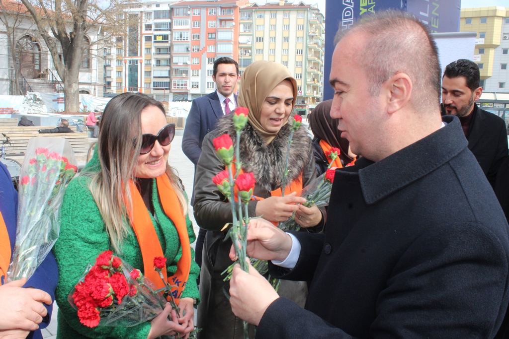 "KADIN VE ERKEĞİN ADALETLİ BİR ŞEKİLDE TOPLUMU İNŞA EDECEĞİNE İNANDIK"