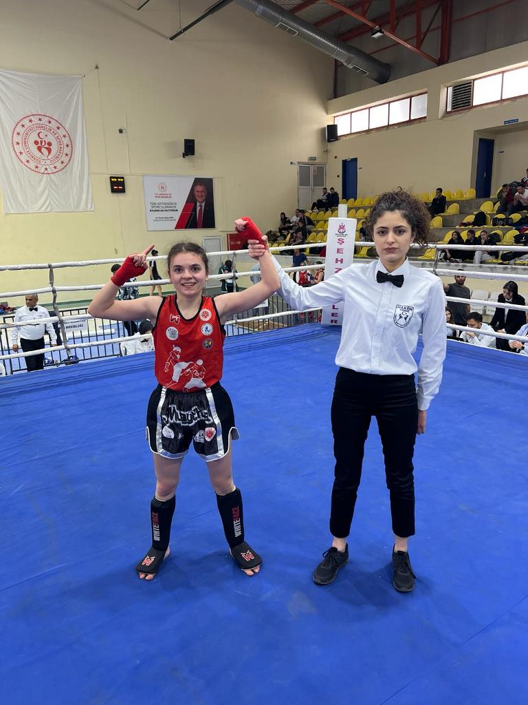 AFYONKARAHİSARLI MUAYTHAİ SPORCULARI EGE BÖLGESİ'NDE ŞOV YAPTI!