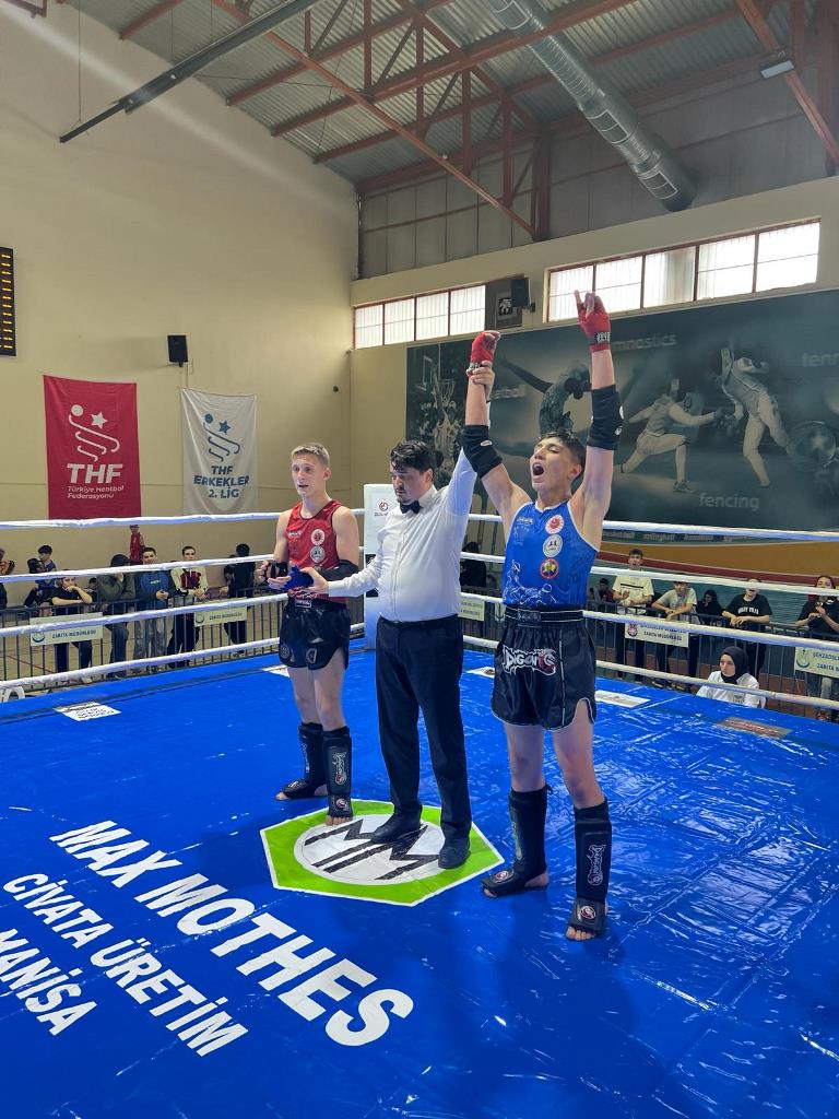 AFYONKARAHİSARLI MUAYTHAİ SPORCULARI EGE BÖLGESİ'NDE ŞOV YAPTI!