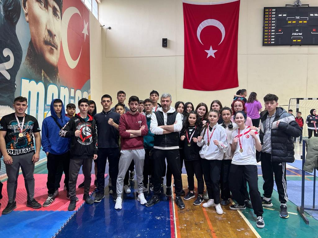 AFYONKARAHİSARLI MUAYTHAİ SPORCULARI EGE BÖLGESİ'NDE ŞOV YAPTI!